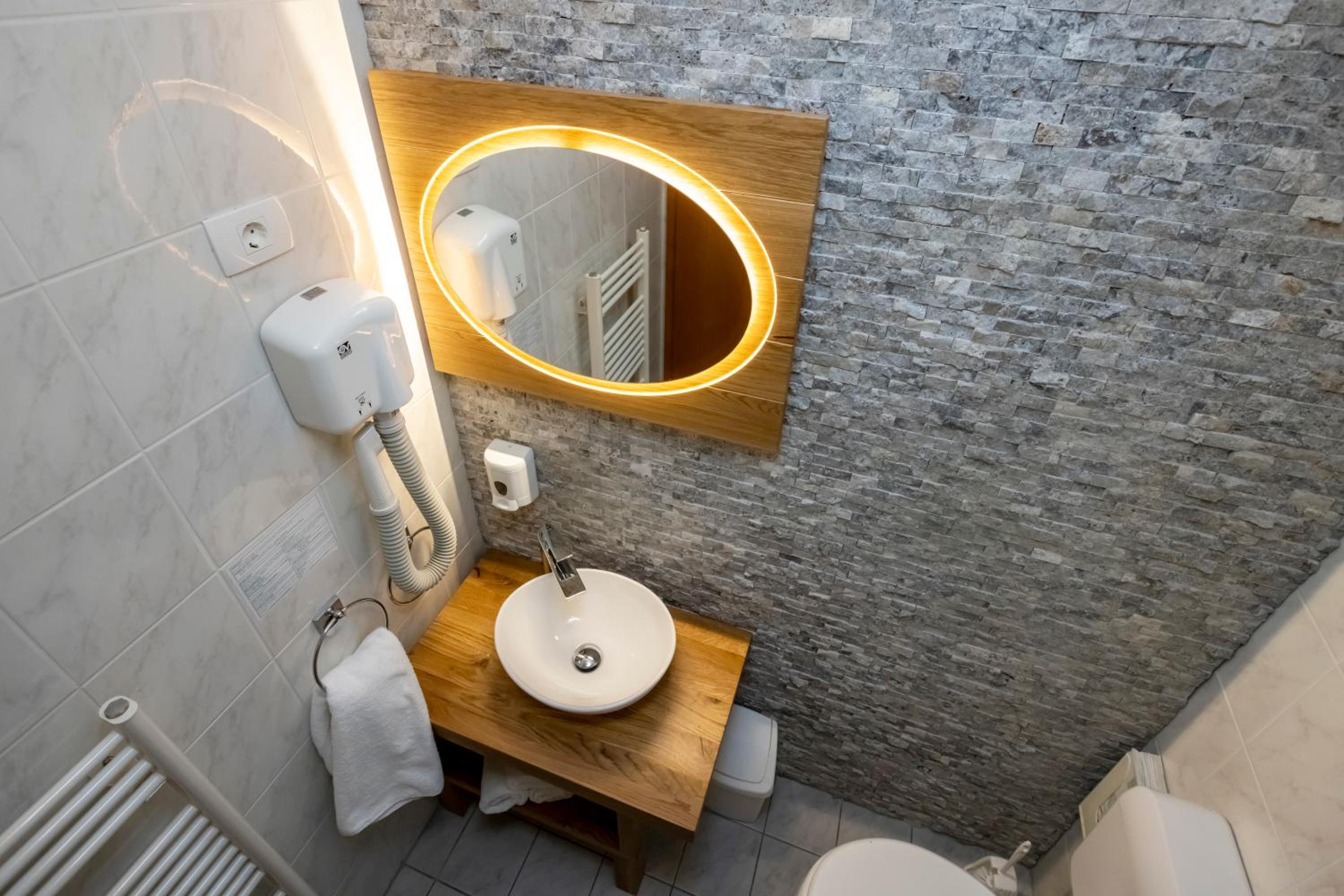Triple Room - Photo 6