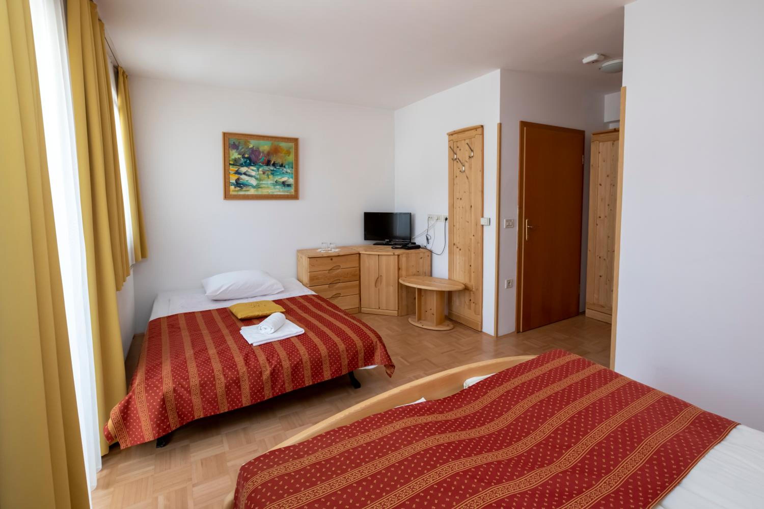 Triple Room with Balcony - Photo 3