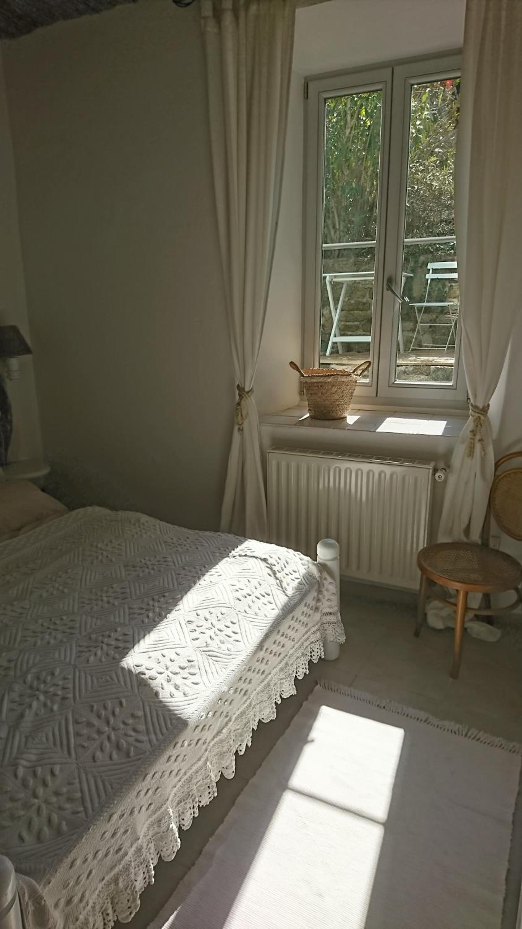 One-Bedroom Apartment - Photo 2