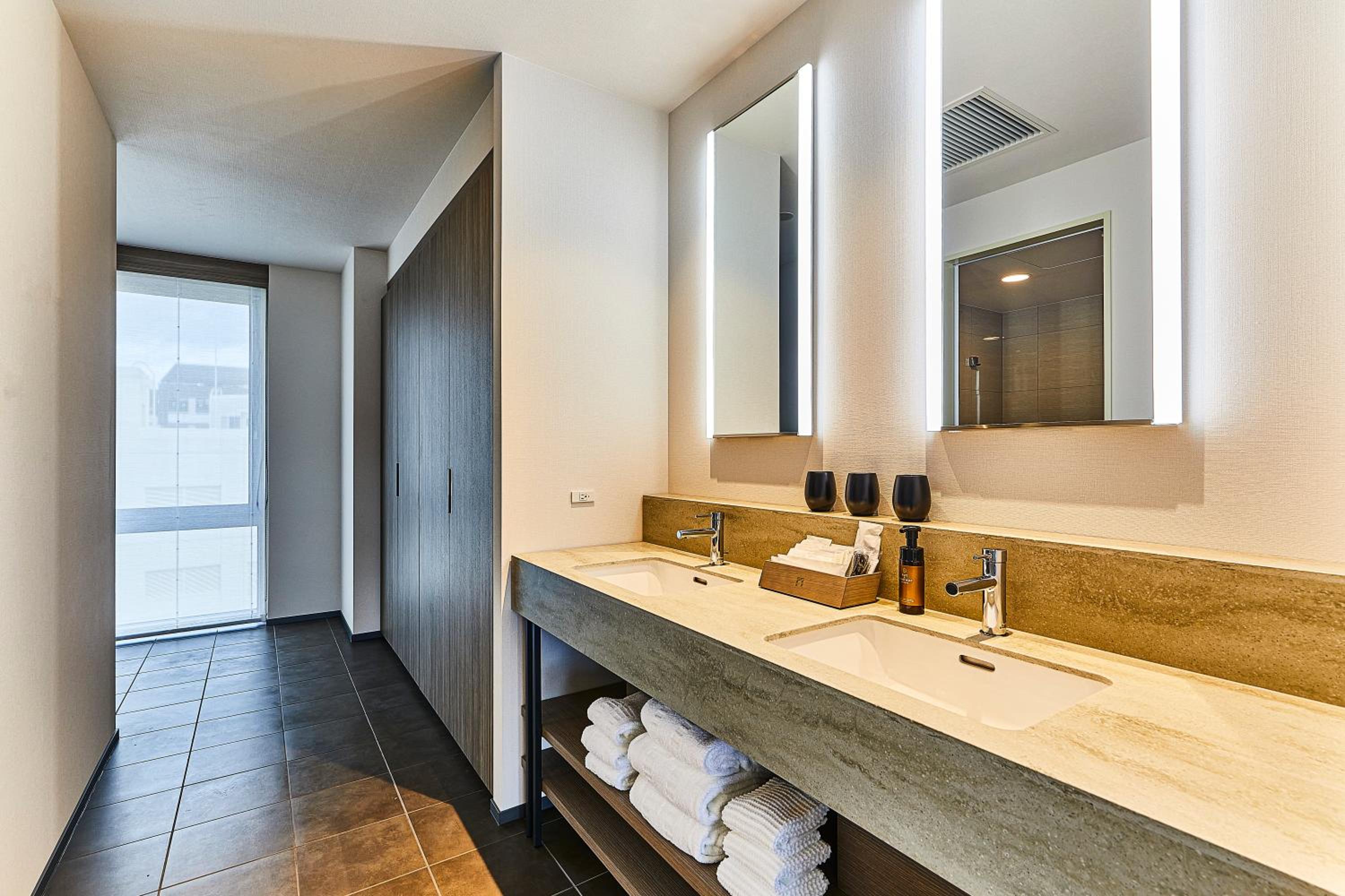 Standard Triple Room - Smoking (E-Cigarets Only) photo 3