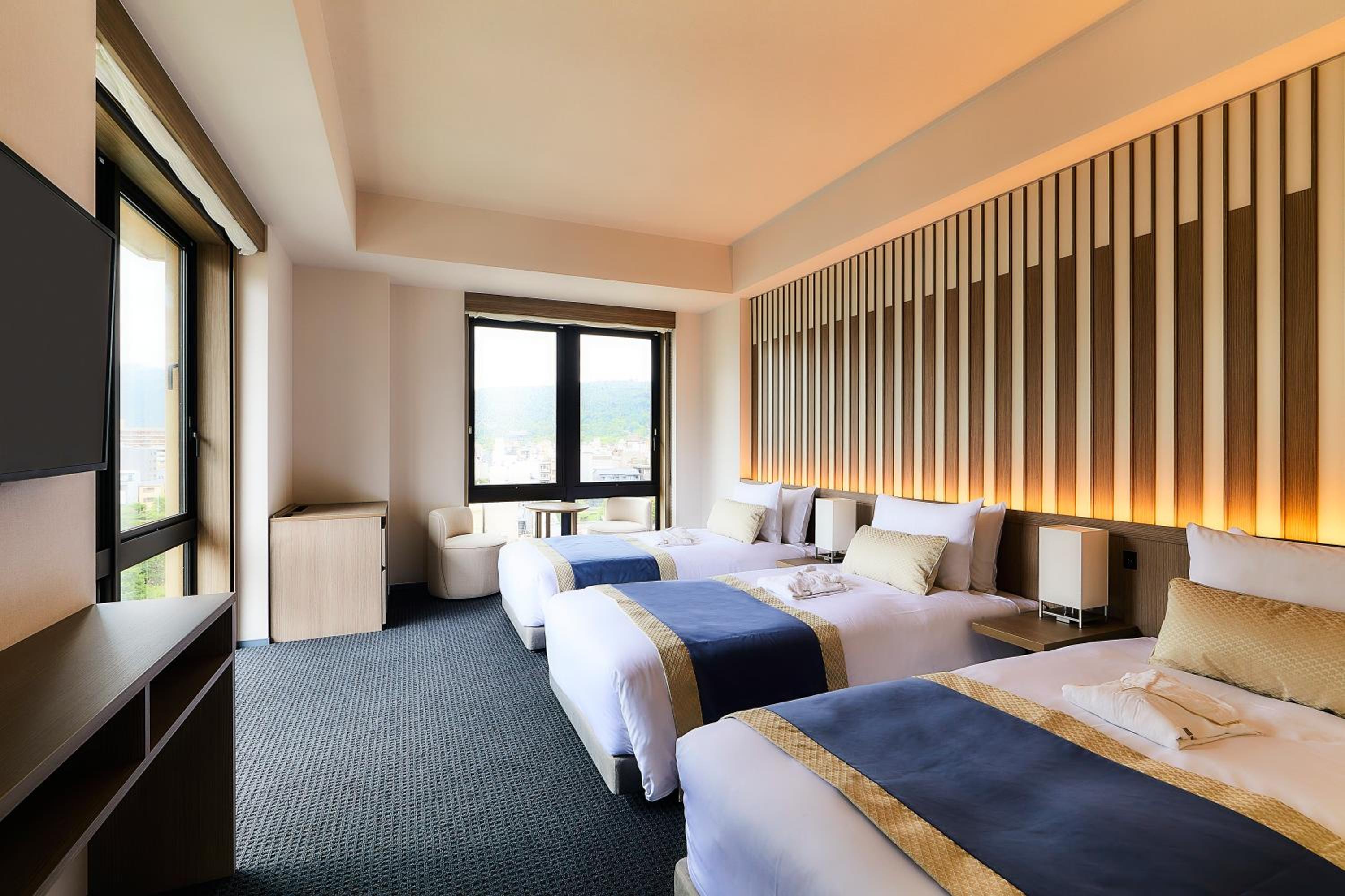Standard Triple Room - Smoking (E-Cigarets Only) photo 1