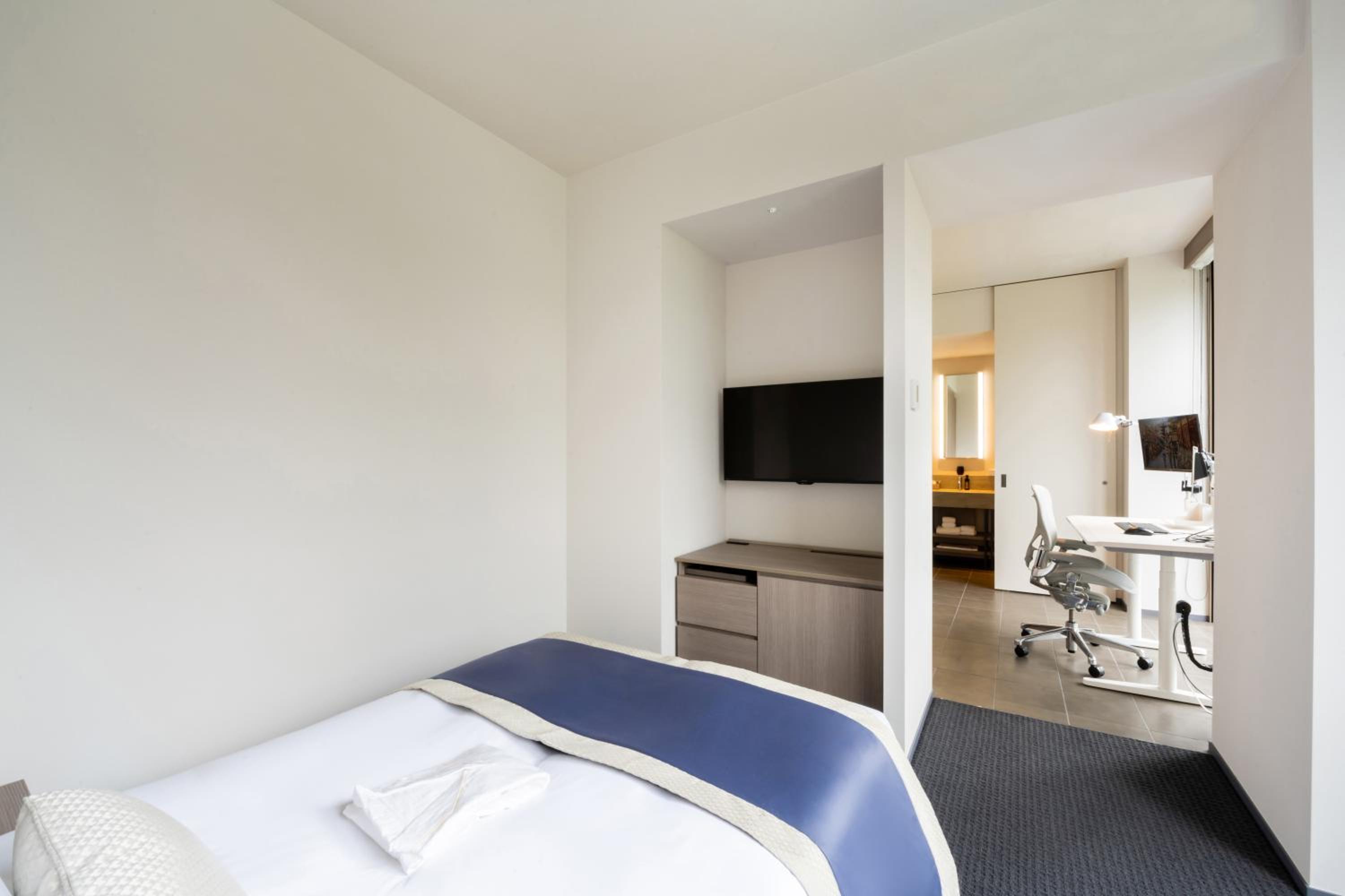 Standard Single Room - No Bathtub Shower Booth only Non-Smoking photo 2