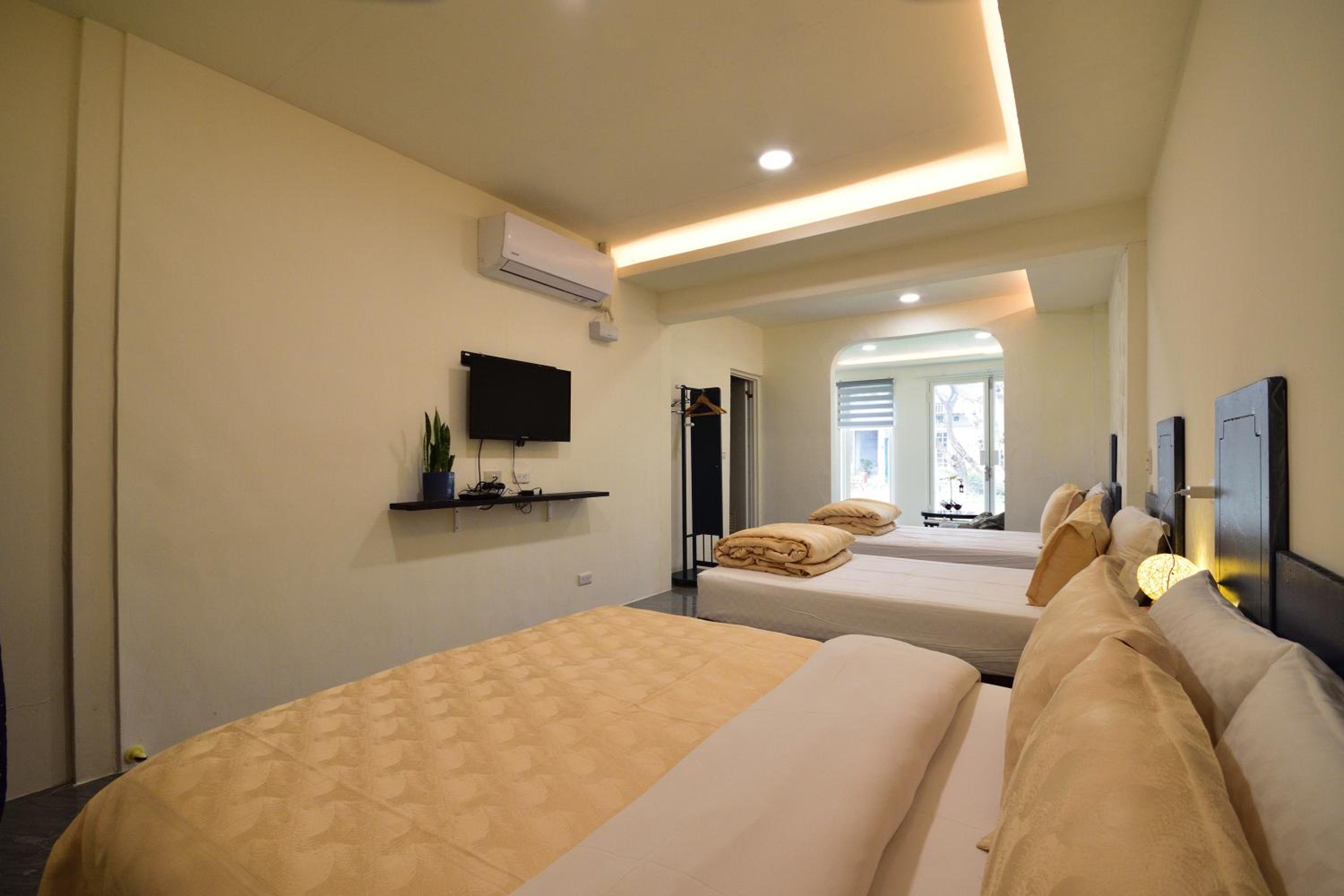 Family Room With Private Bathroom photo 1