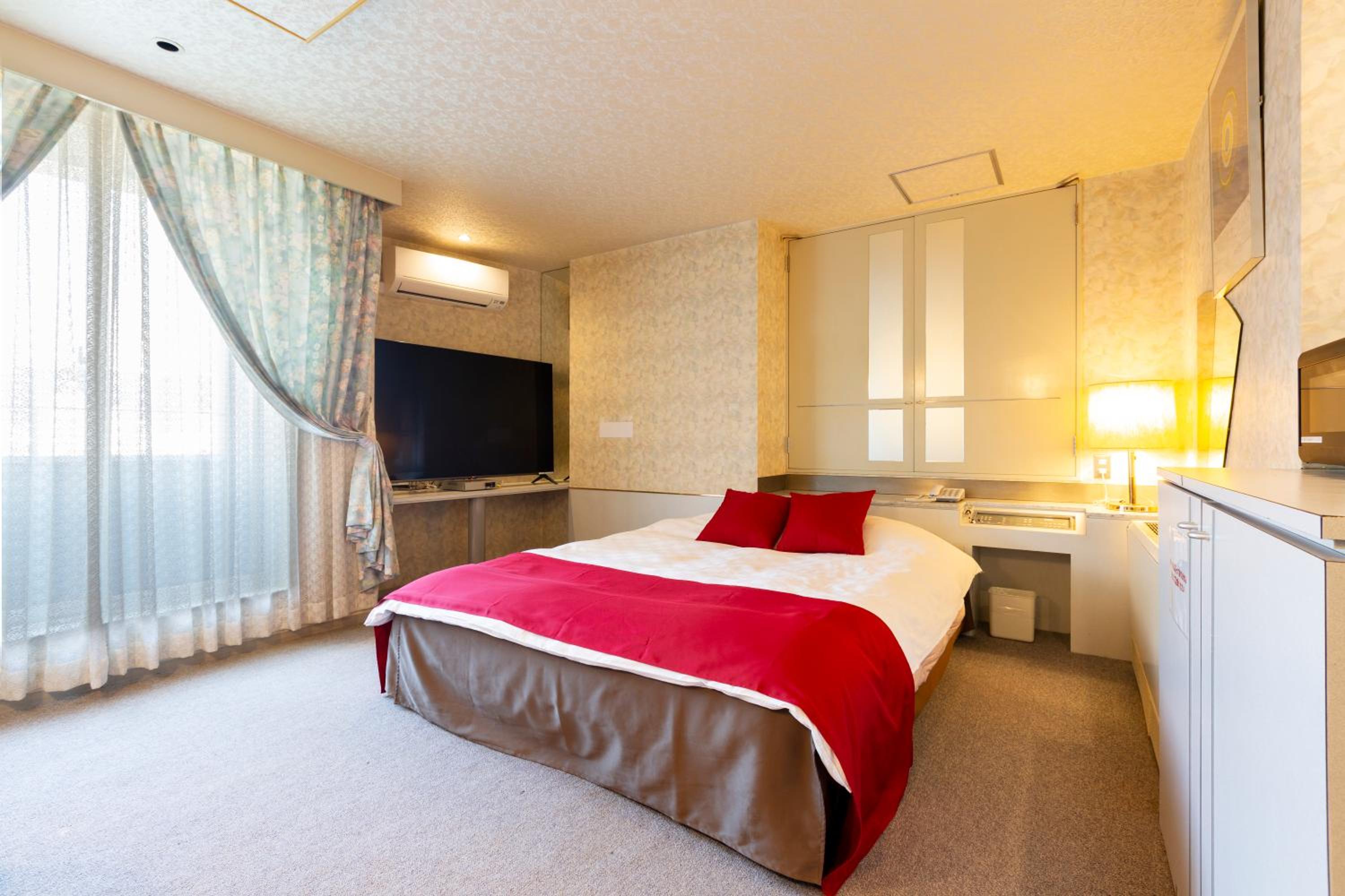 Large Double Room - Photo 1