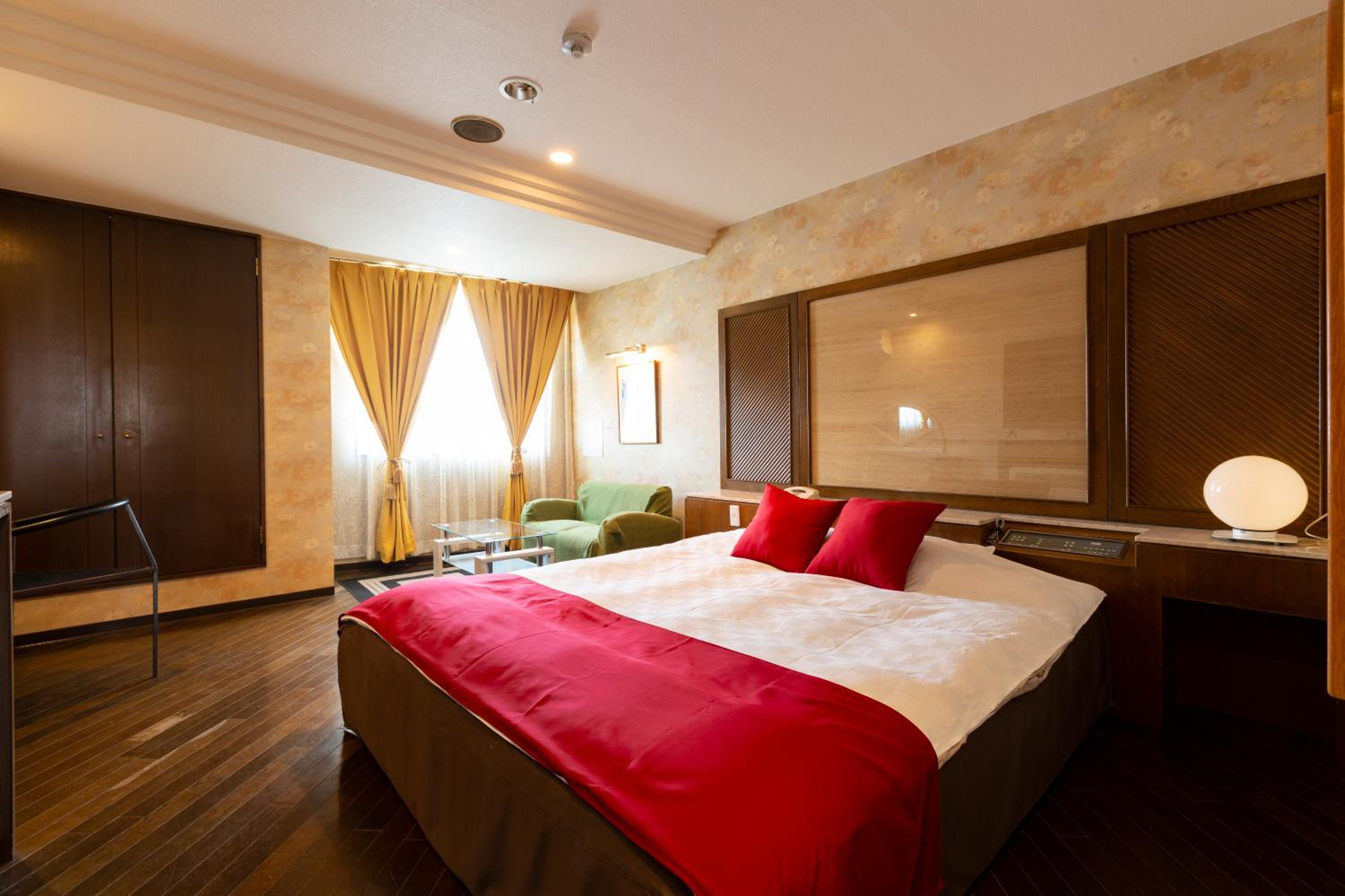 Large Double Room - Photo 12