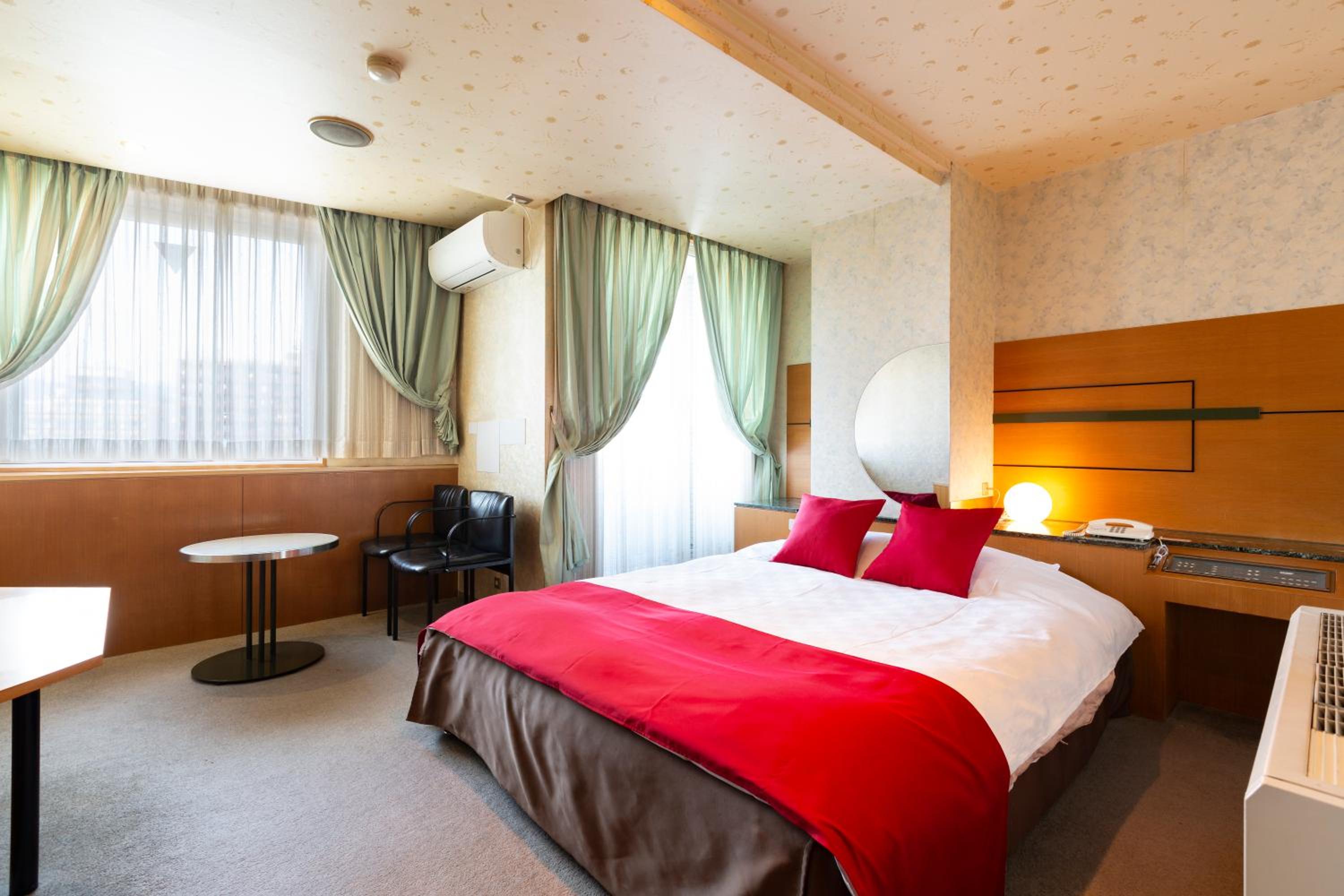 Large Double Room - Photo 11