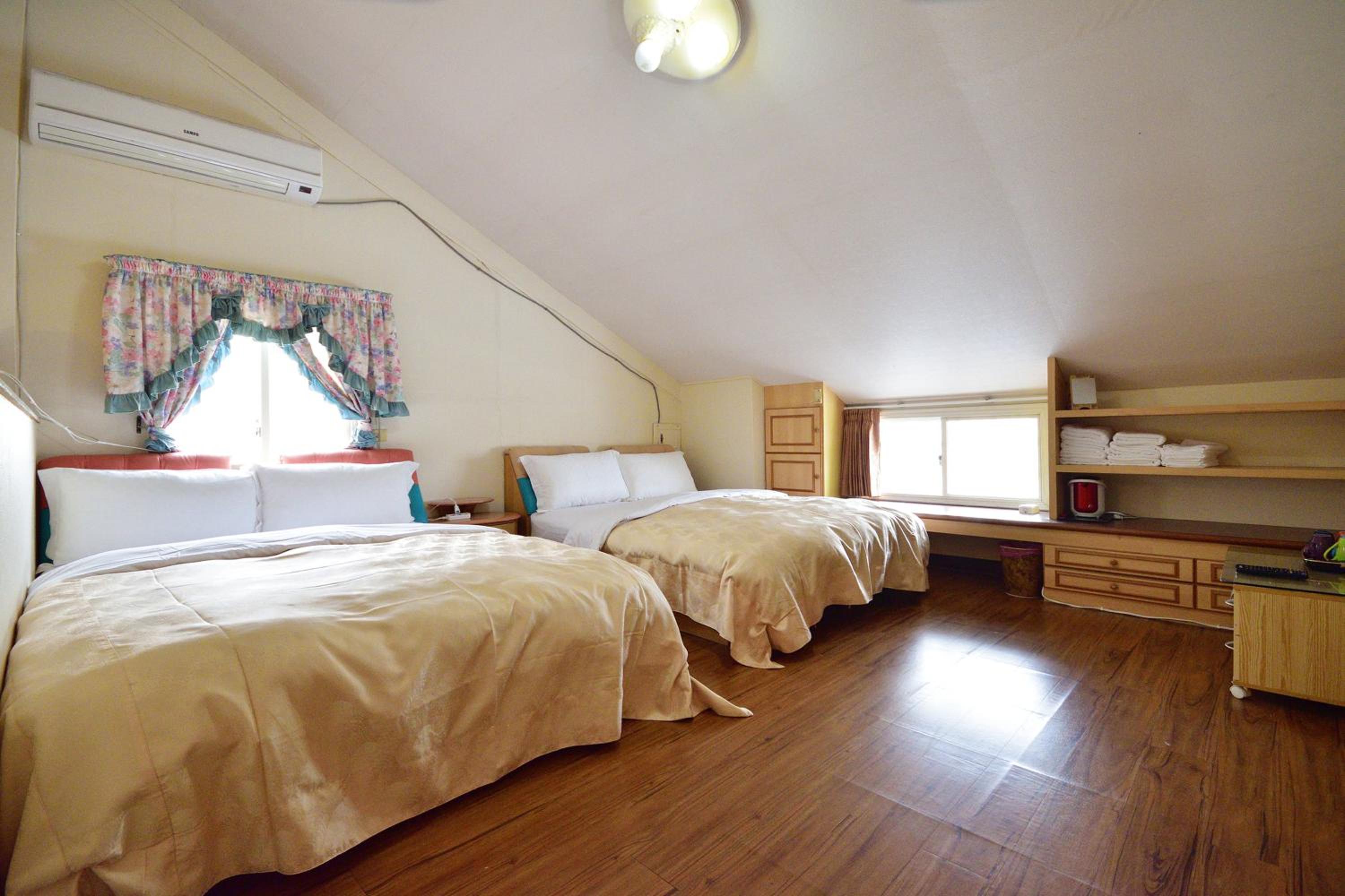 Family Room With Private Bathroom photo 3