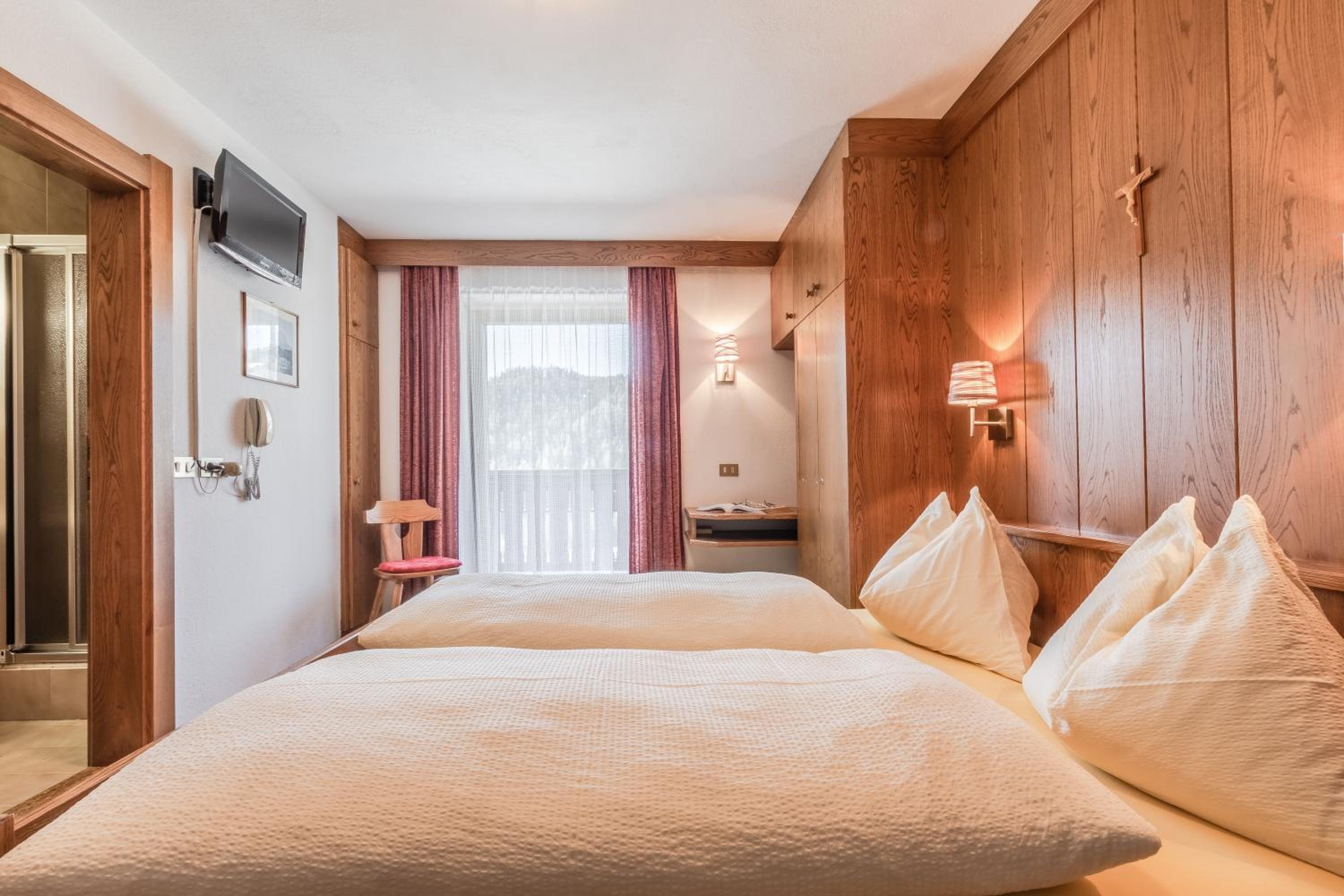 Double Room with Balcony - Photo 6