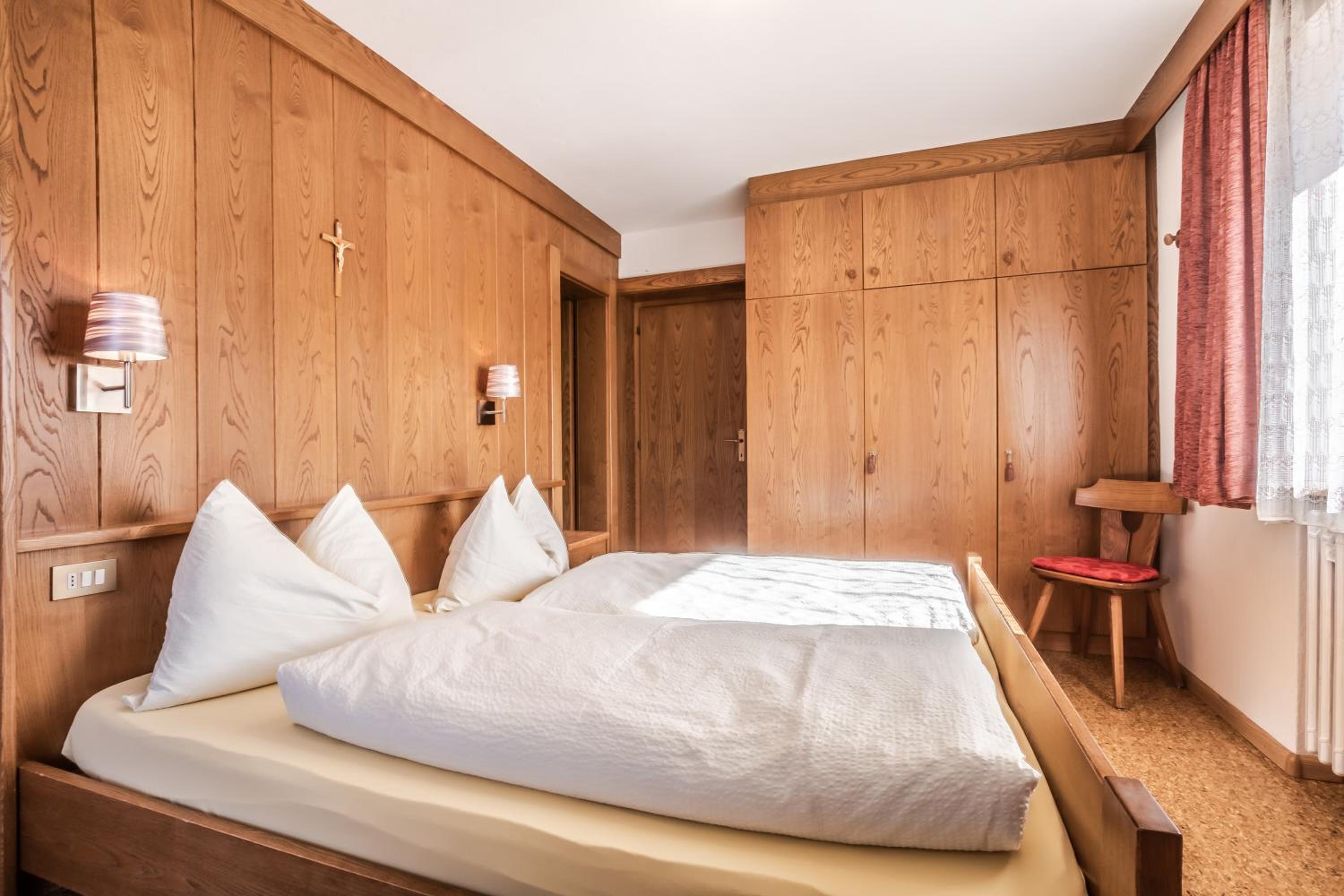 Double Room with Balcony - Photo 2