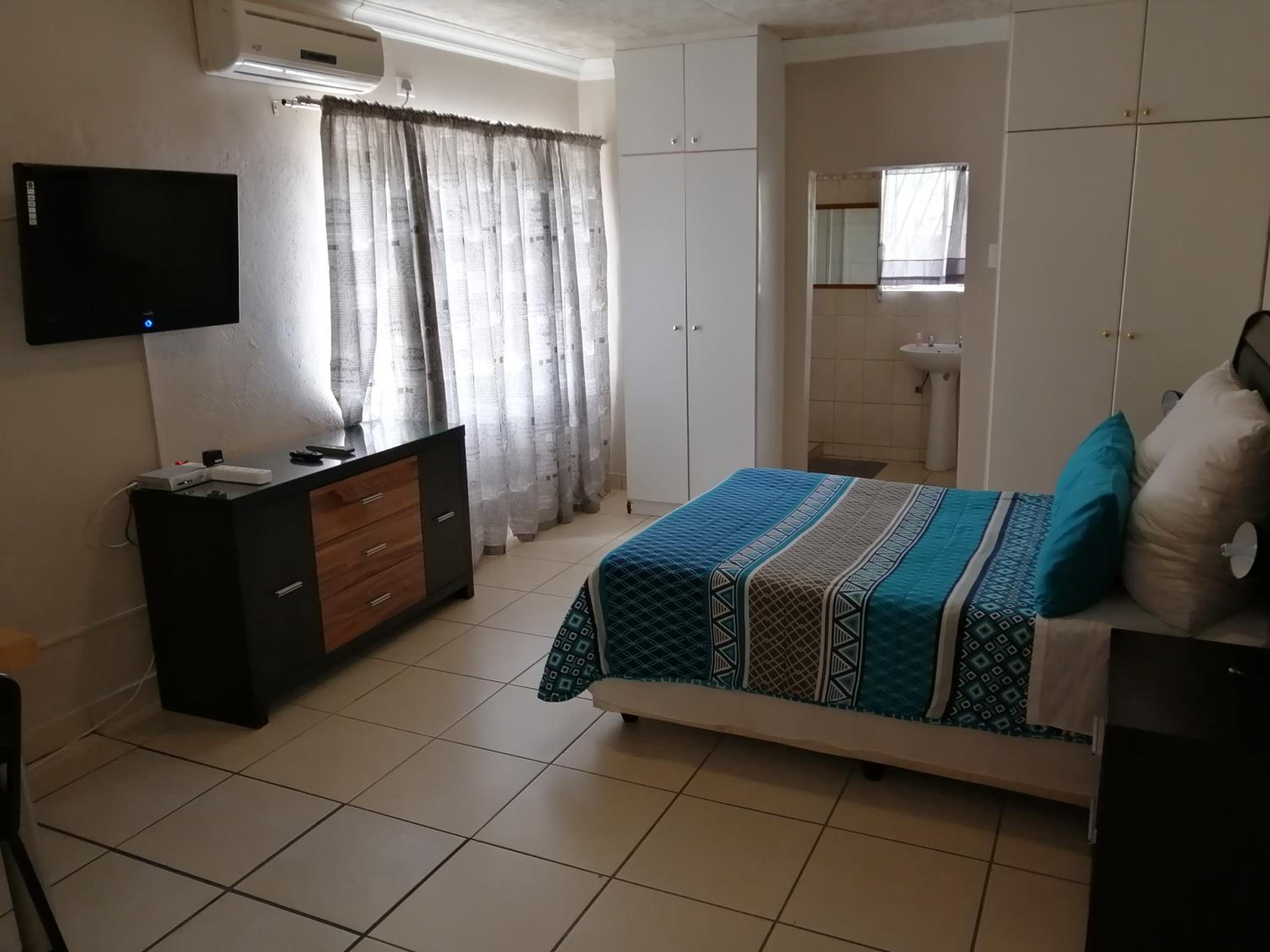 Double Room - Photo 3