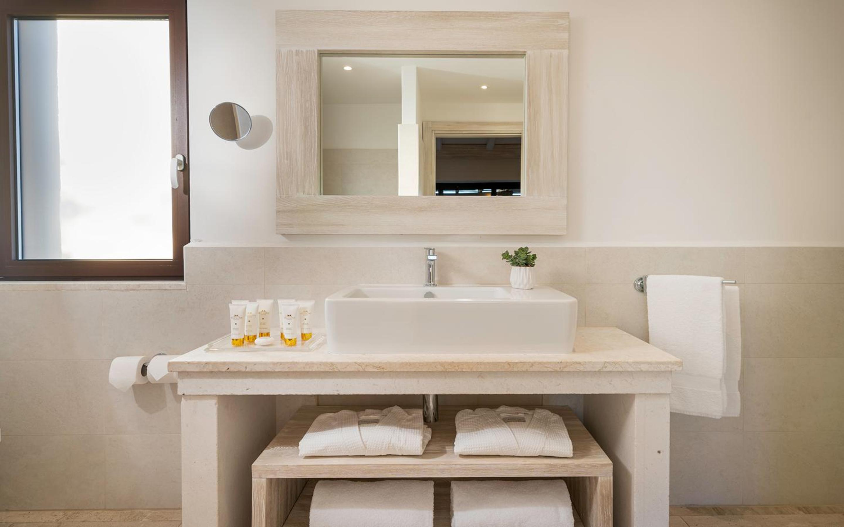 Junior Suite with Sea View - Photo 5