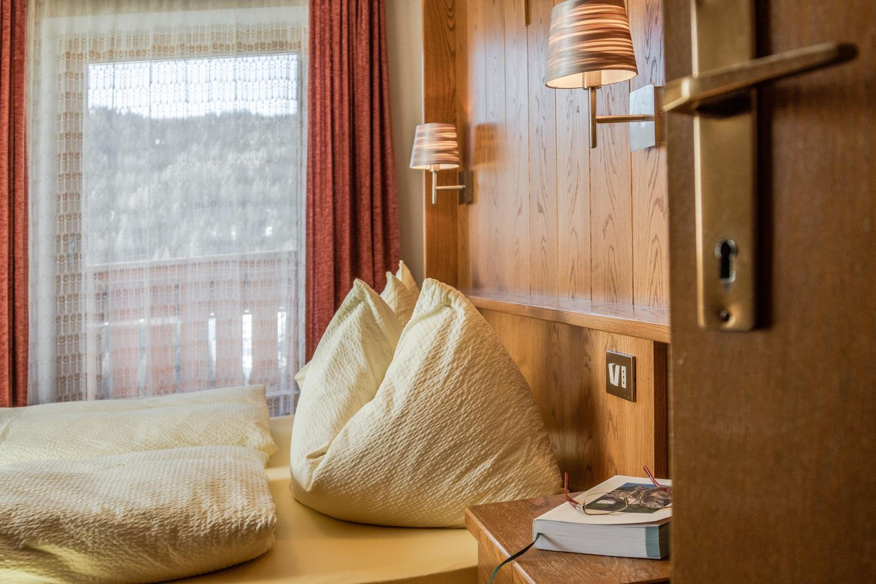 Double Room with Balcony - Photo 9
