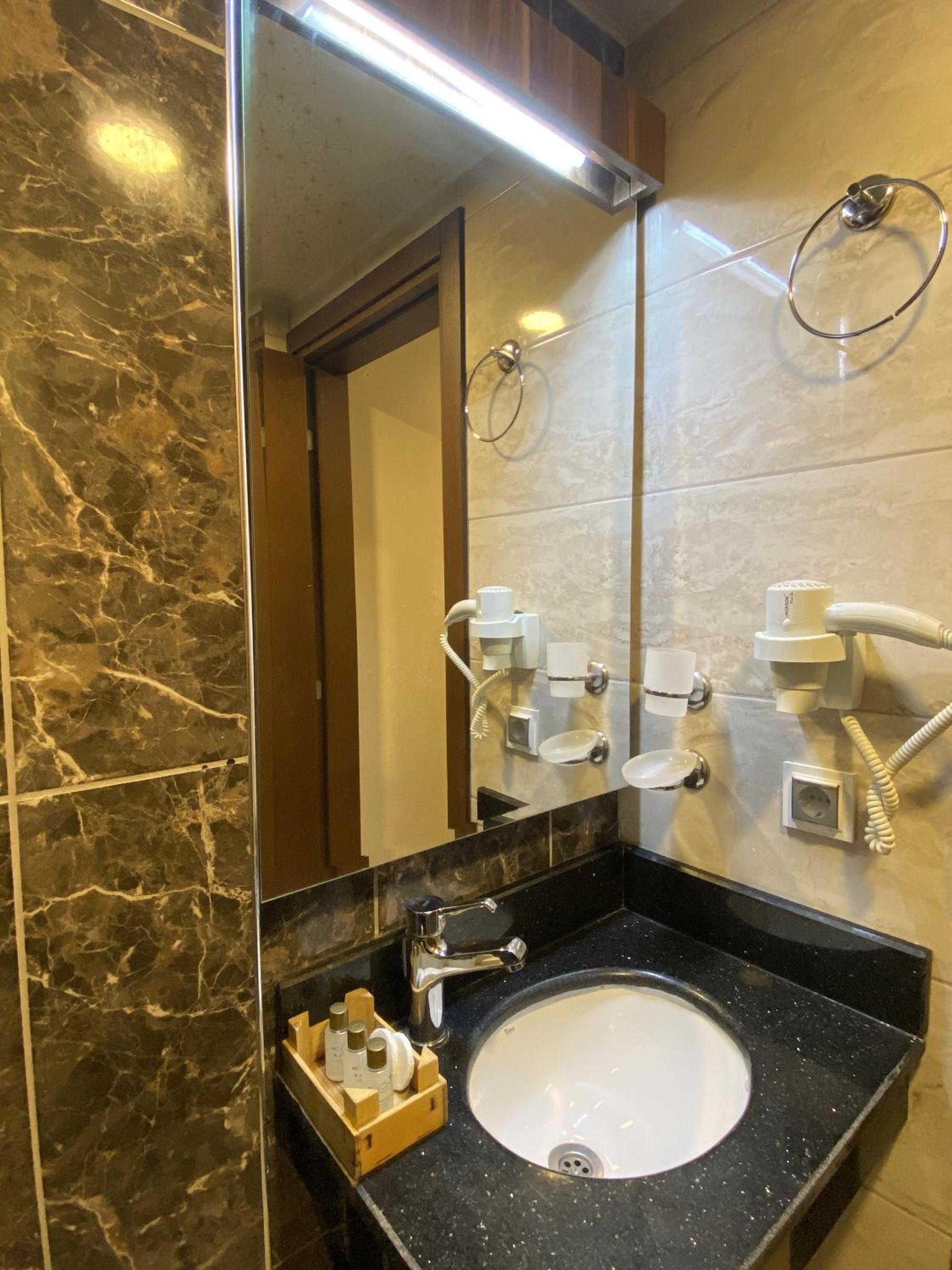 Standard Double Room - Photo 2