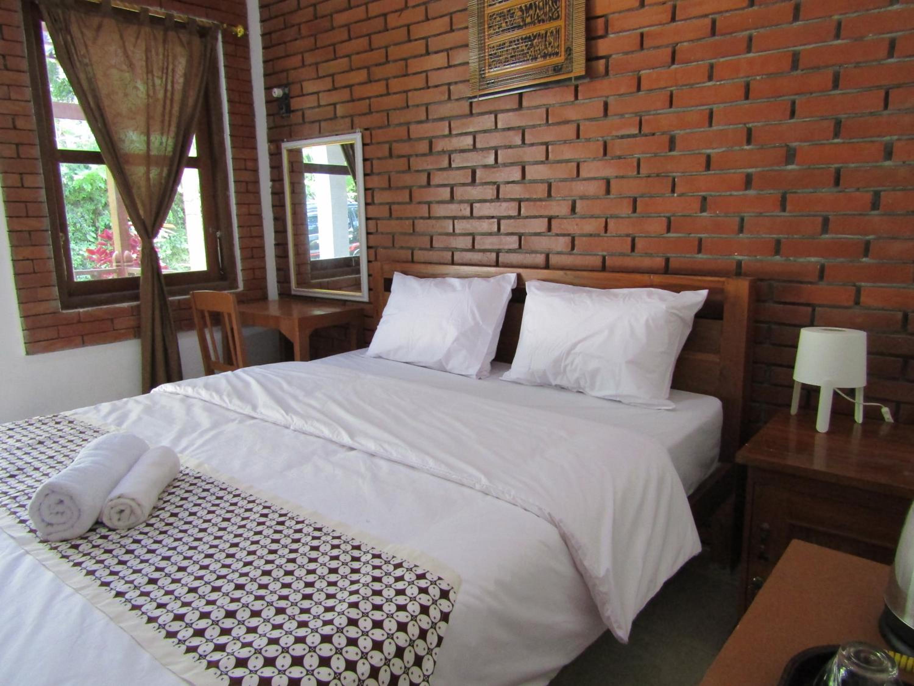 Standard Double Room with Fan - Photo 16