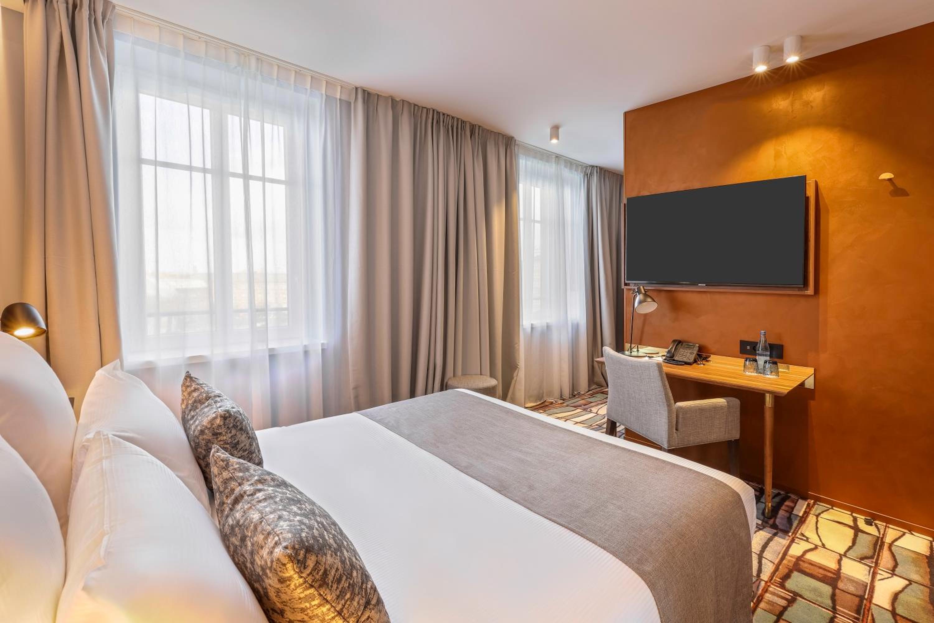 Comfort Queen Room - Non-Smoking  - Photo 11