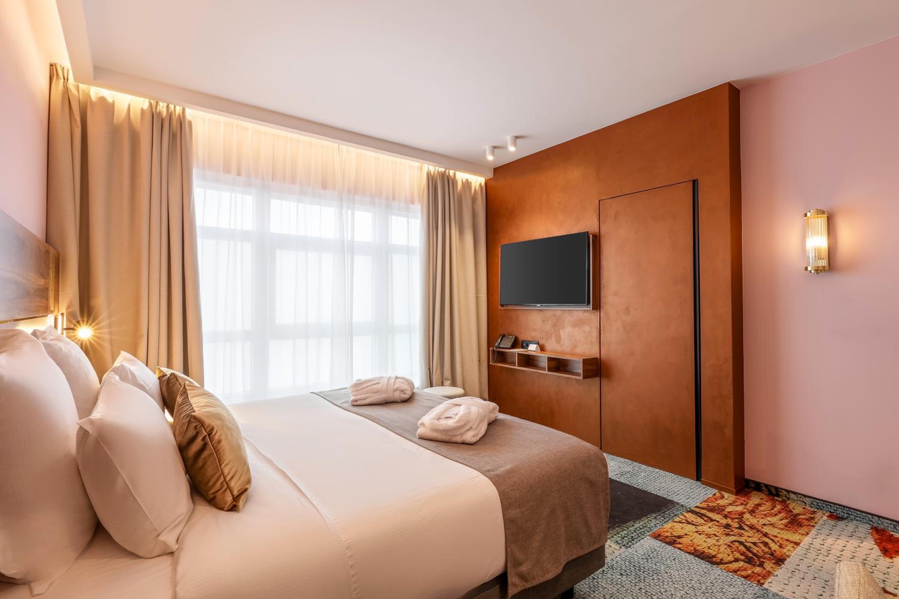 Comfort Queen Room - Non-Smoking  - Photo 6