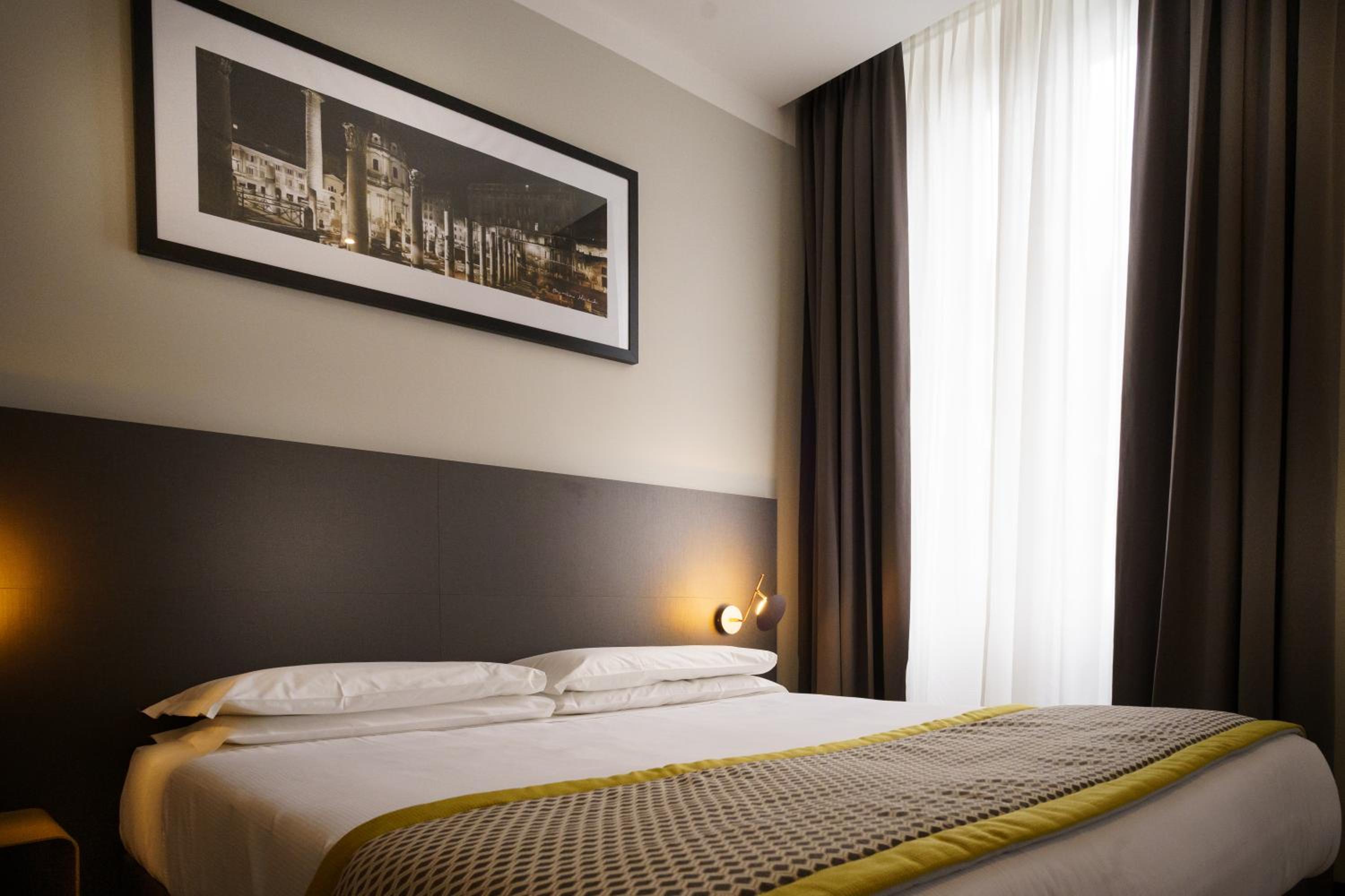 Standard Double or Twin Room thumbnail 6