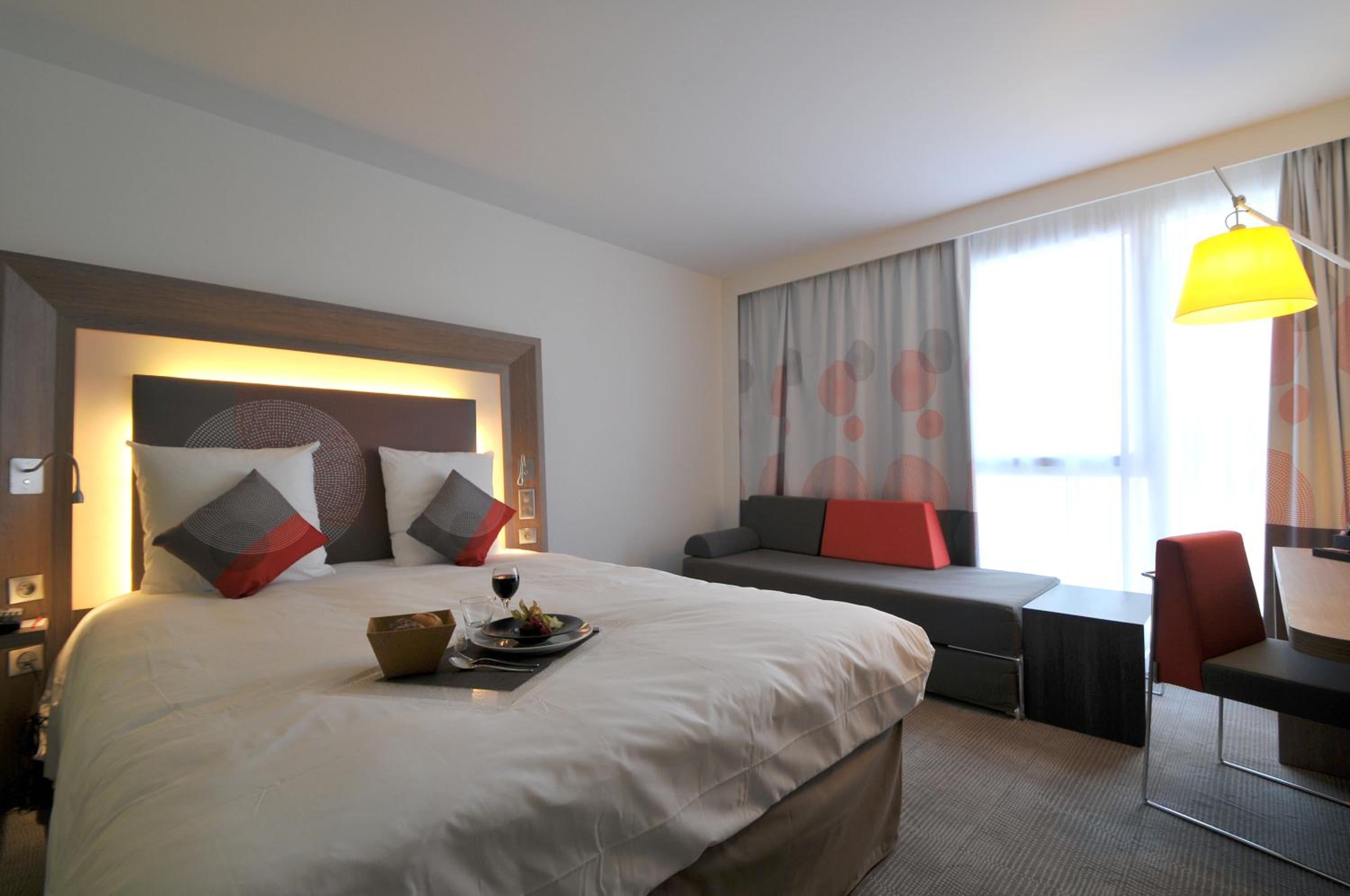king size room with sofa bed
