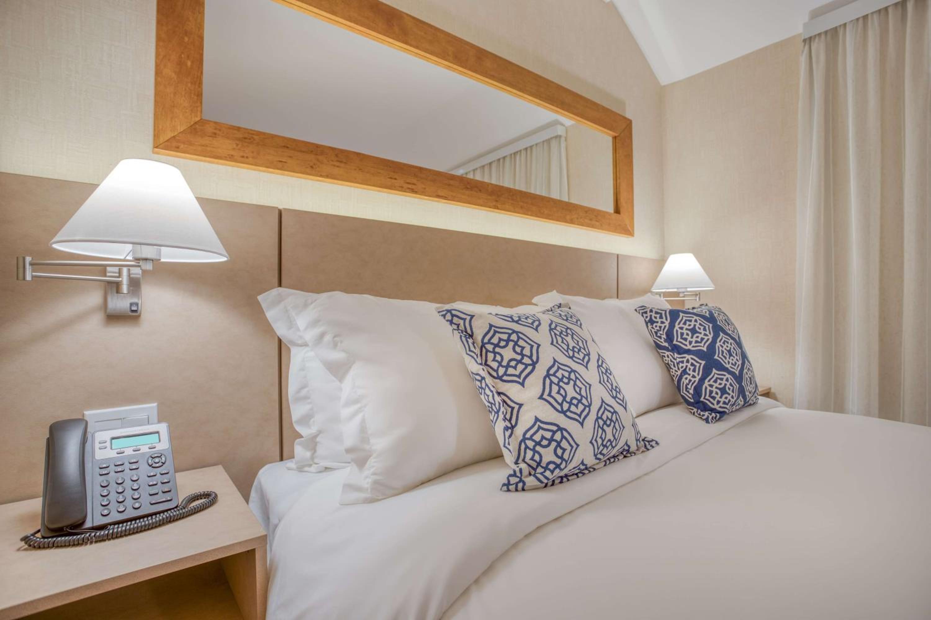1 Queen Bed, Standard, Non-Smoking - Photo 6