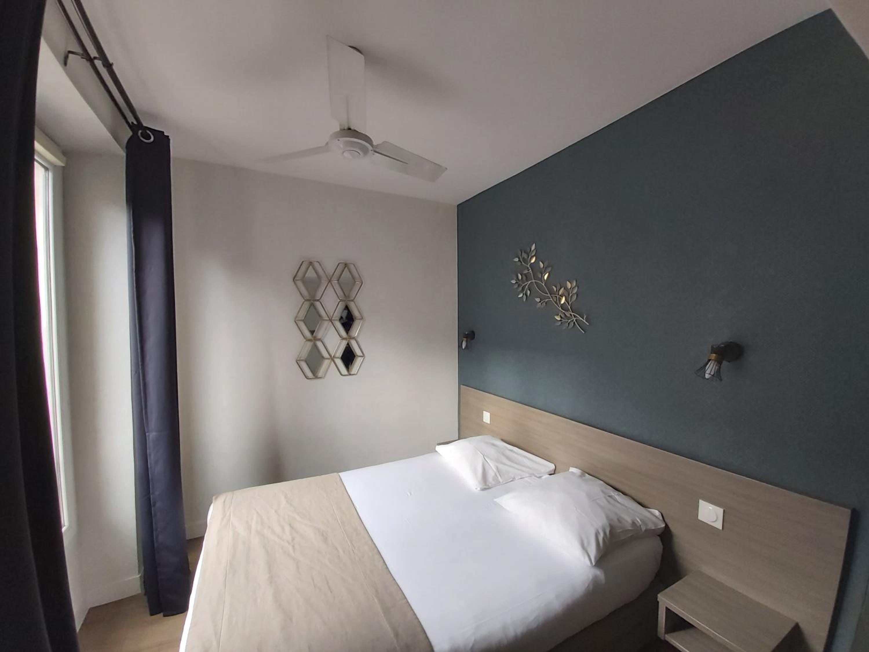 Double Room with Eiffel Tower View
