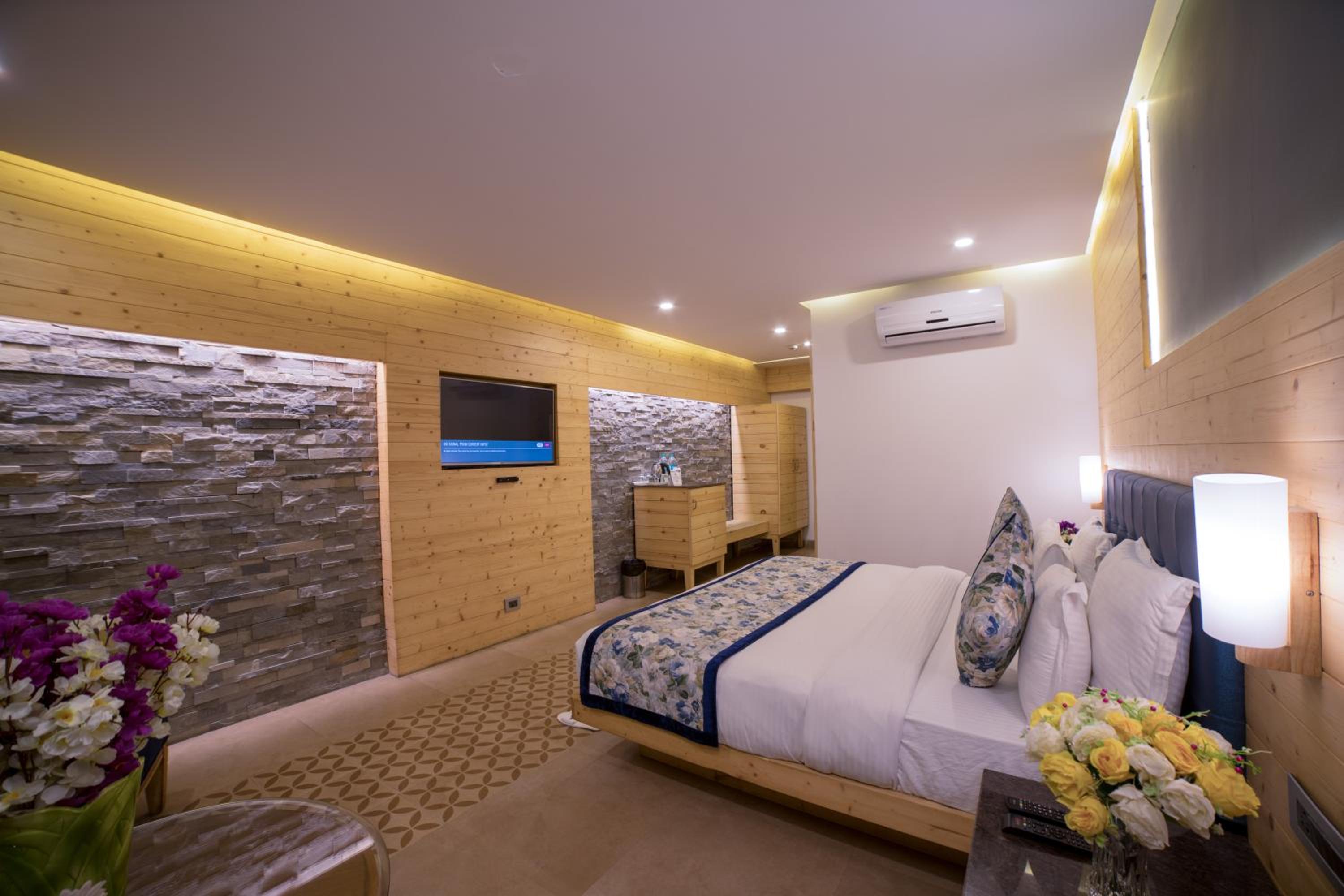Winter Green Premium Room - Photo 15