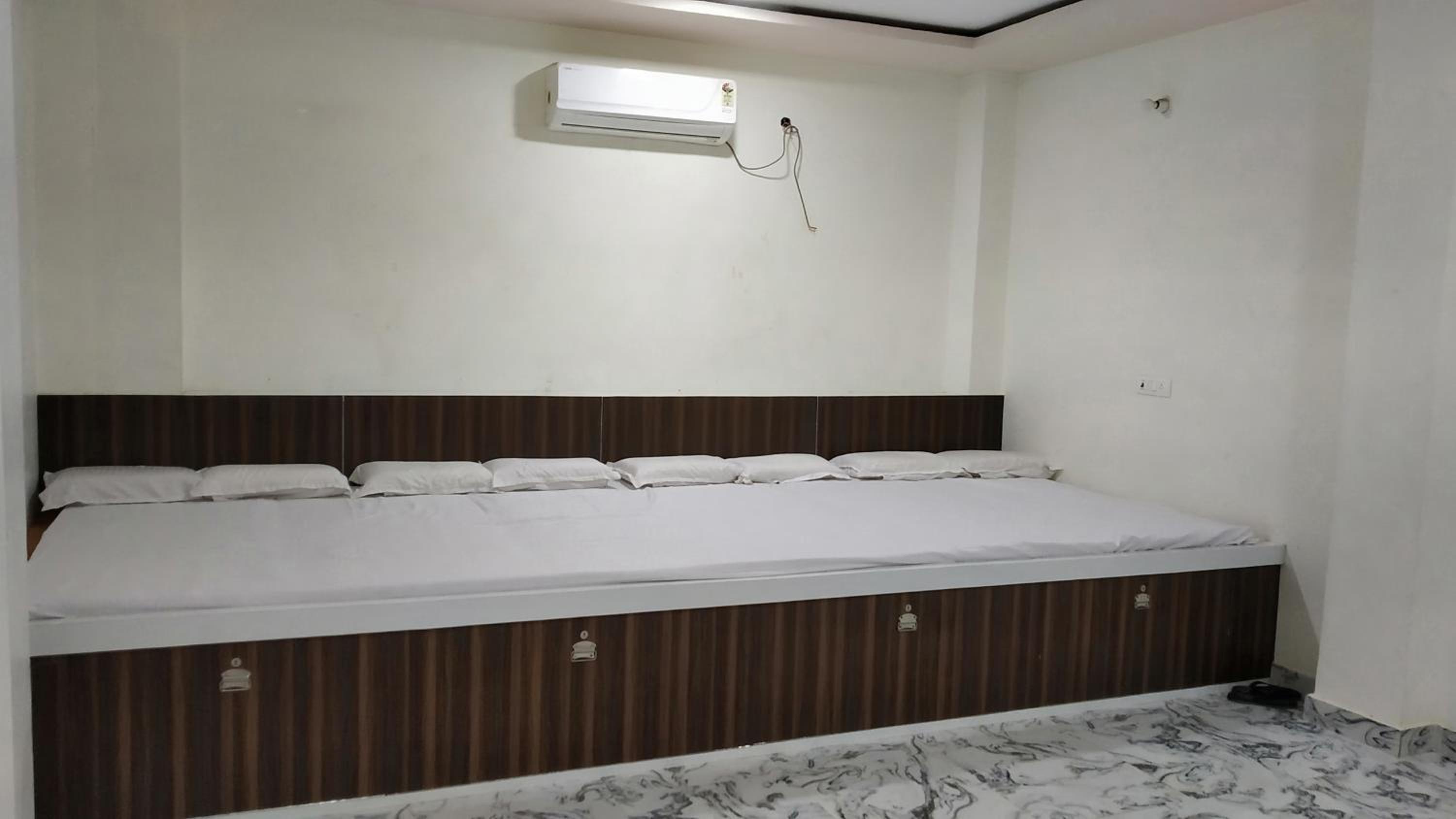 Standard Family Room - Photo 2