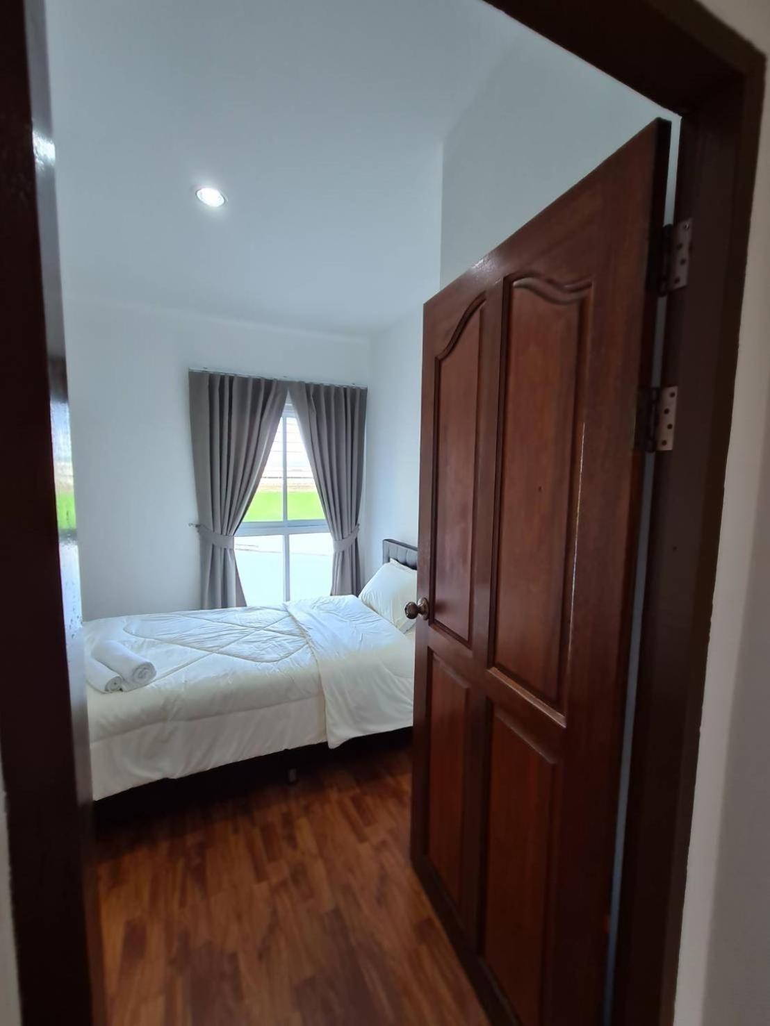 Single Room With Shared Bathroom photo 2