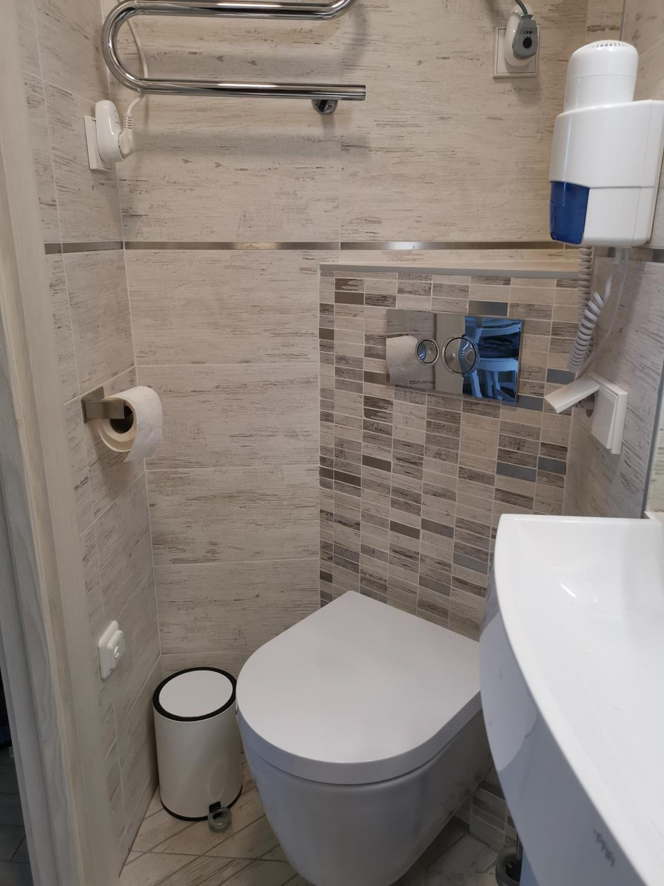 One-Bedroom Apartment - Photo 1