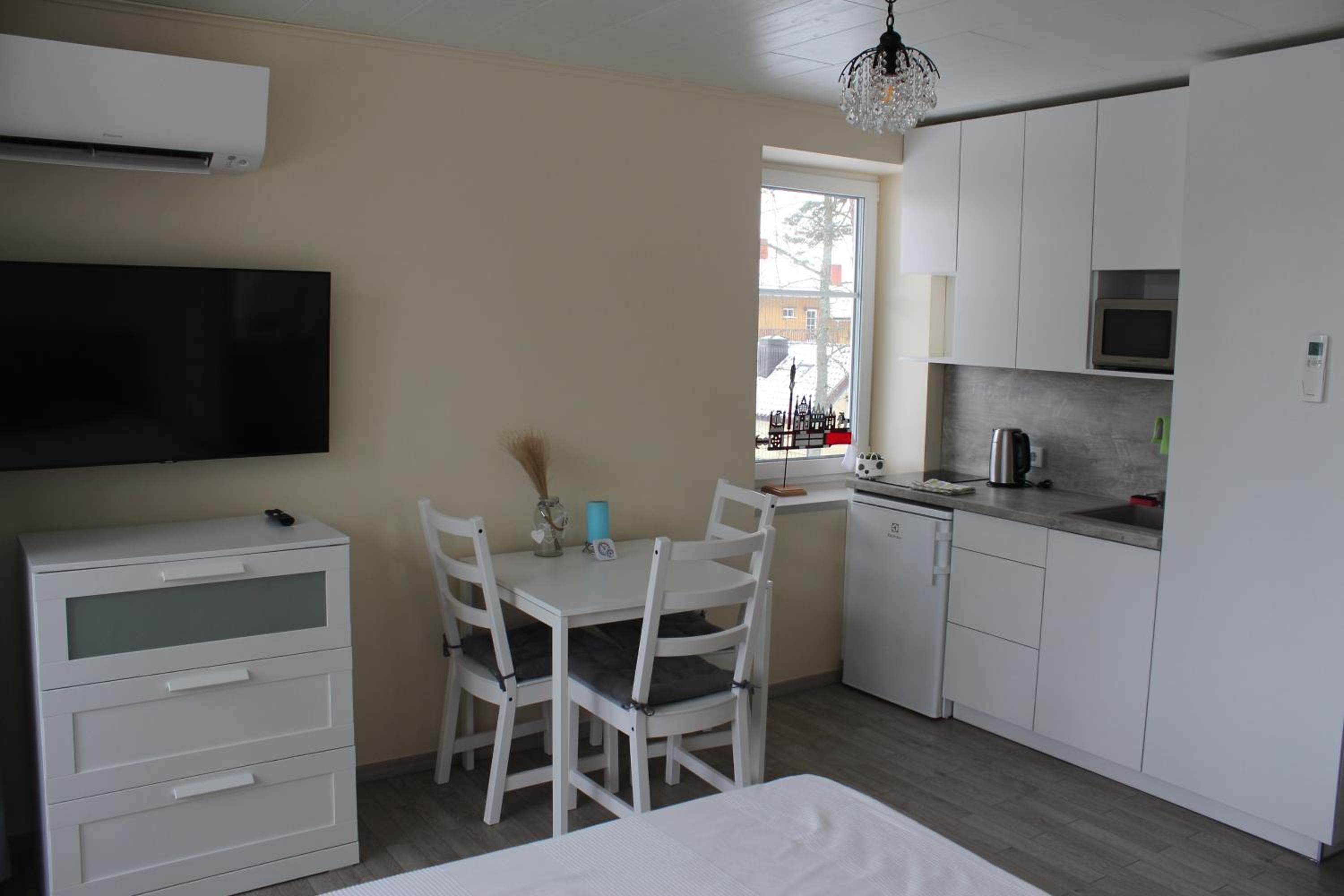 One-Bedroom Apartment - Photo 2