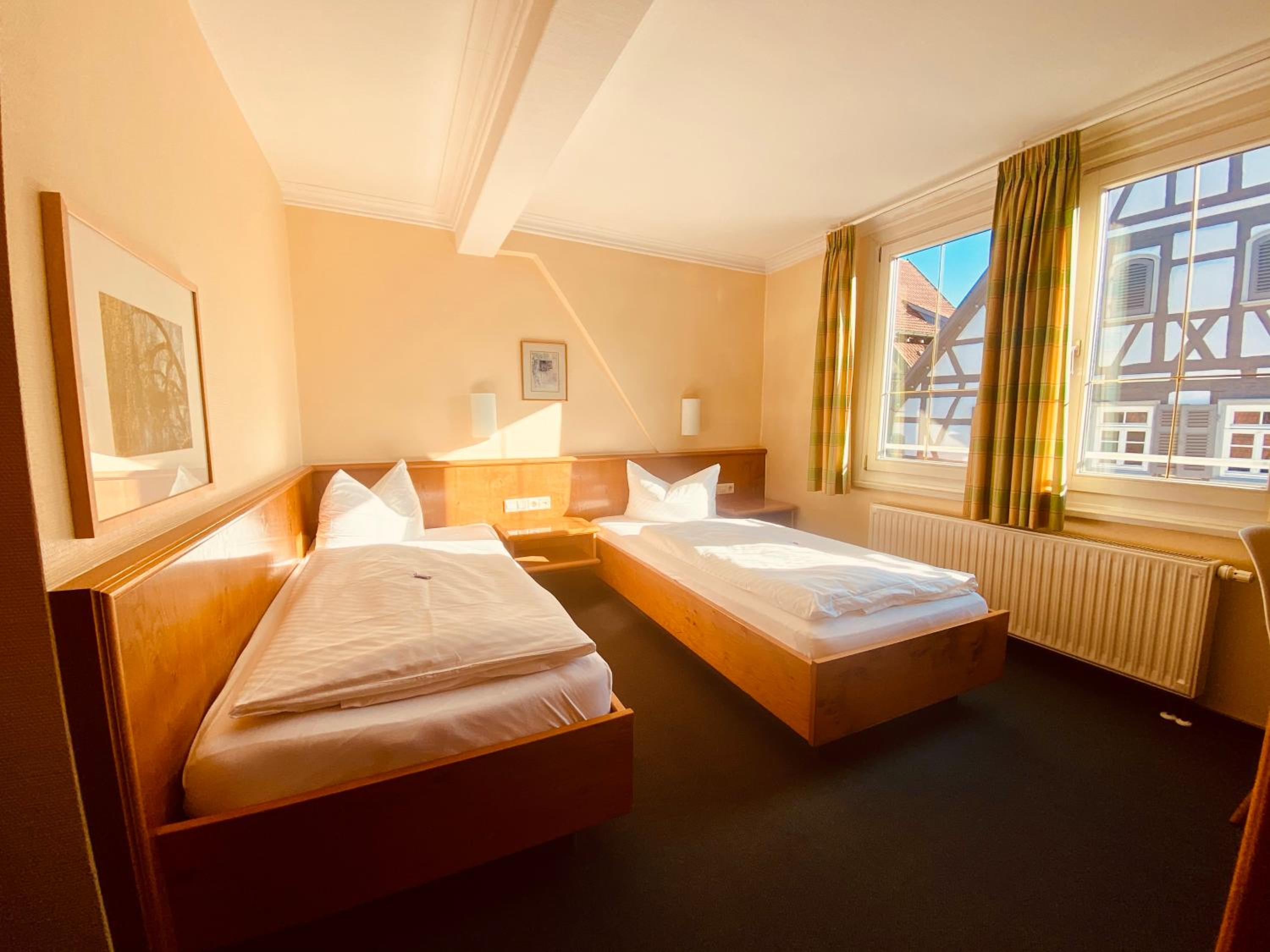 Standard Twin Room - Photo 1