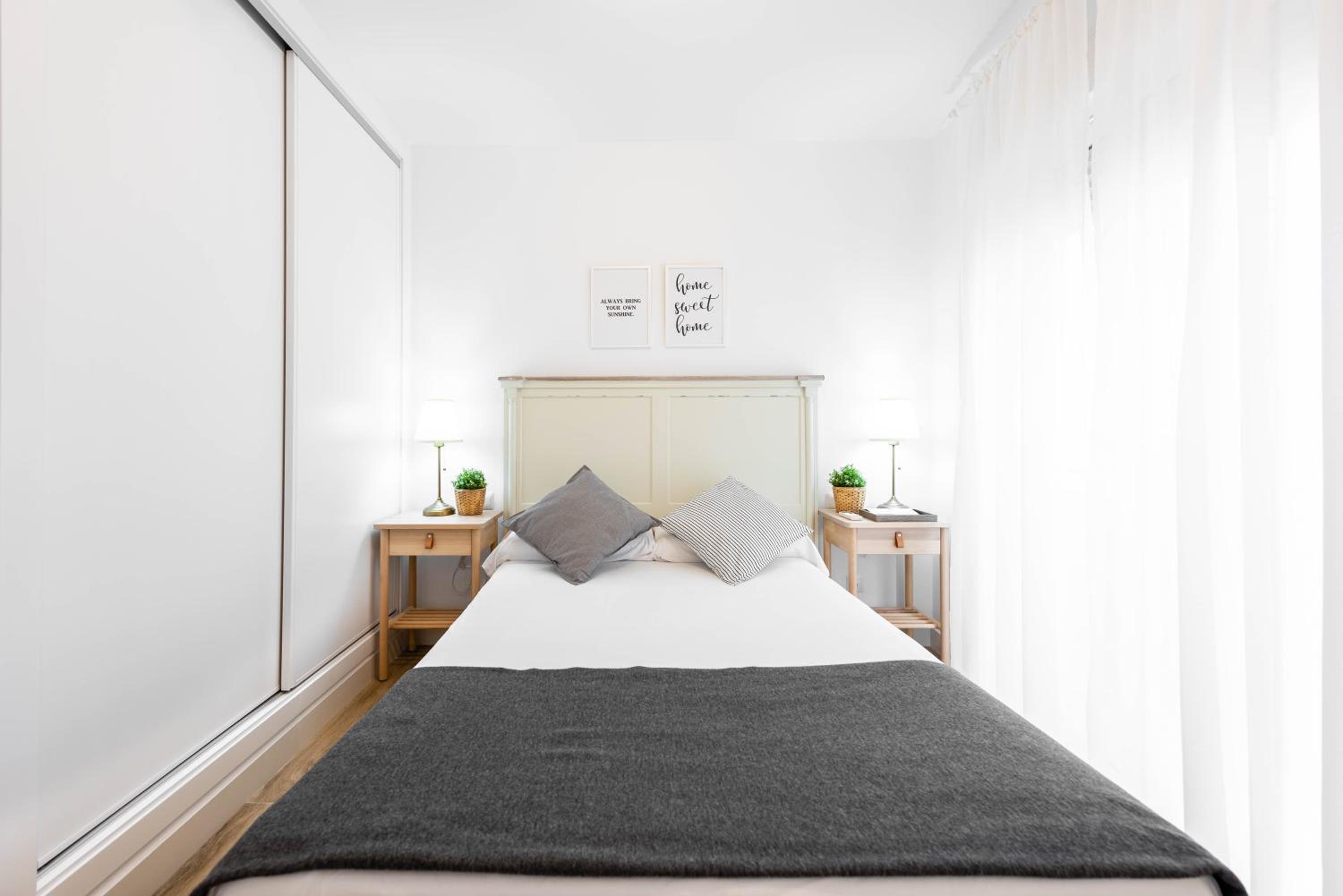One-Bedroom Apartment - Photo 2