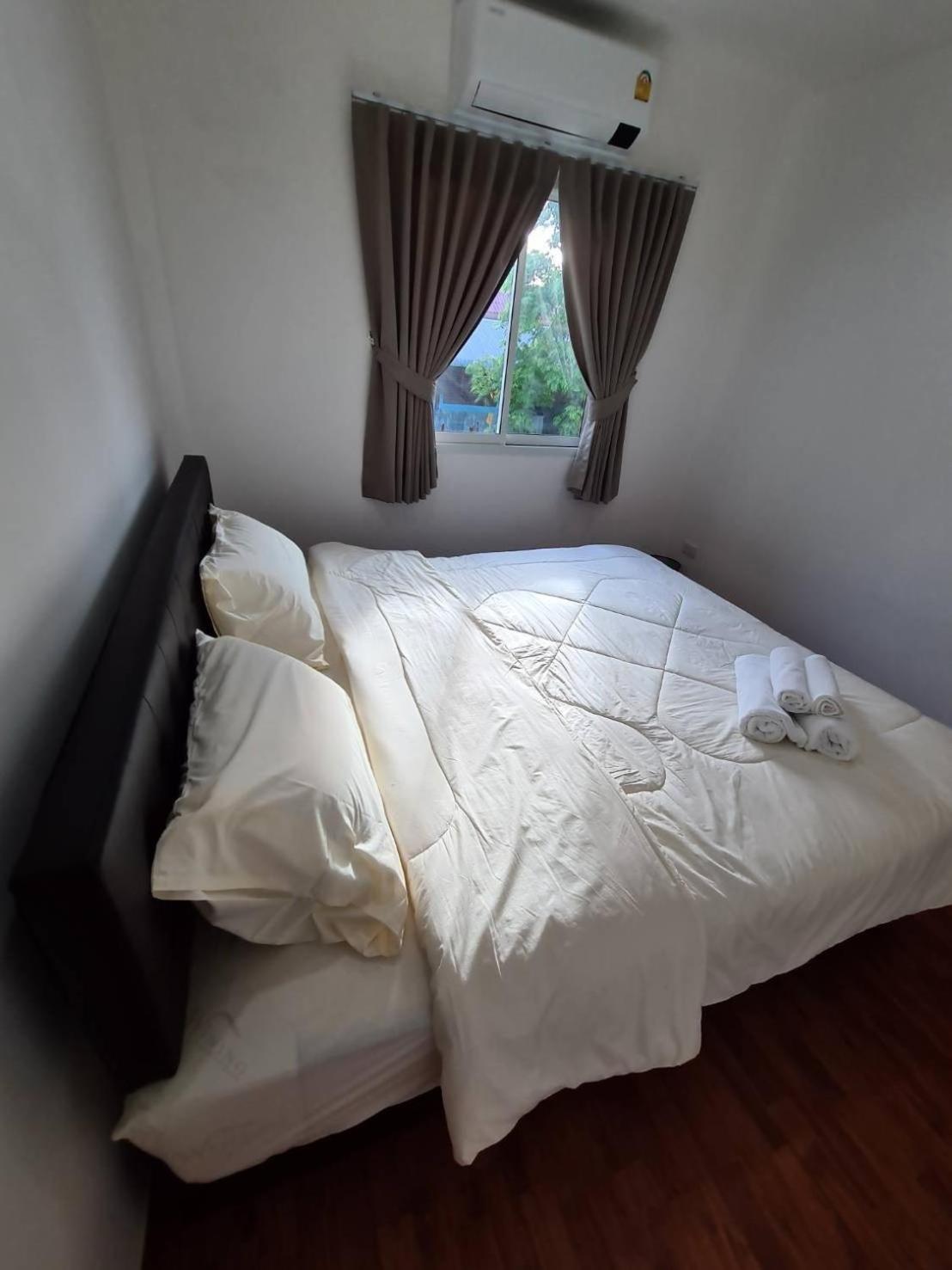 Double Room With Shared Bathroom photo 2
