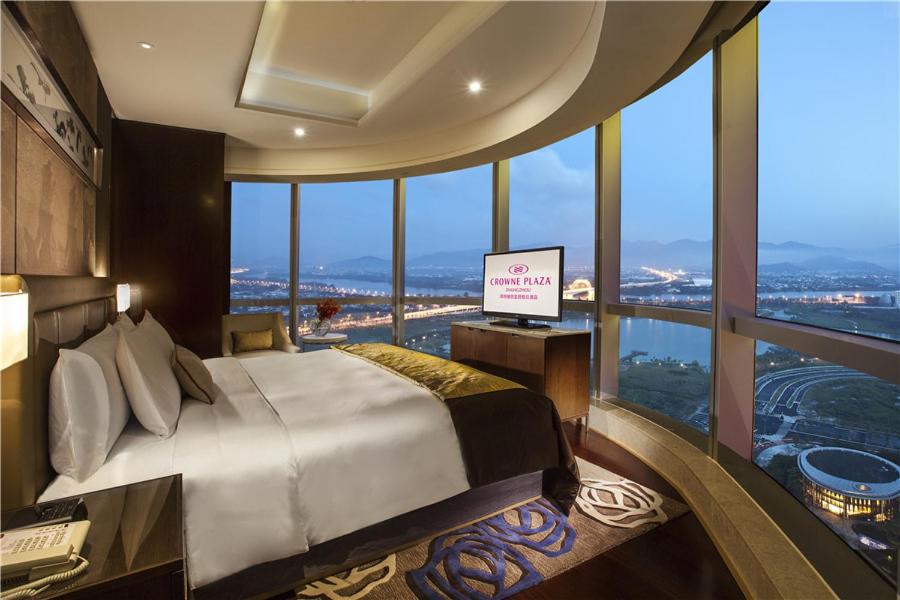 Superior King Suite with Living Area photo 1