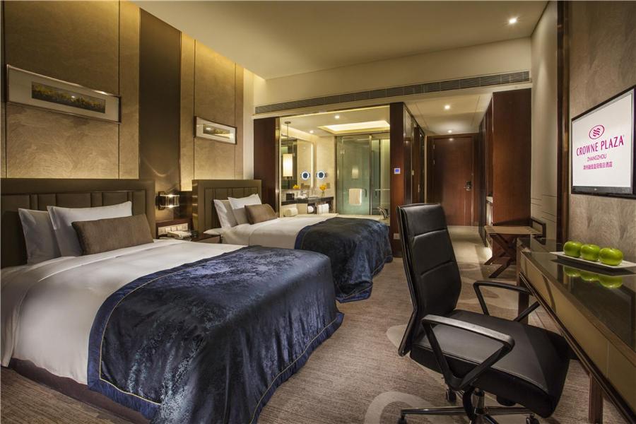 Standard King Room with City View photo 1