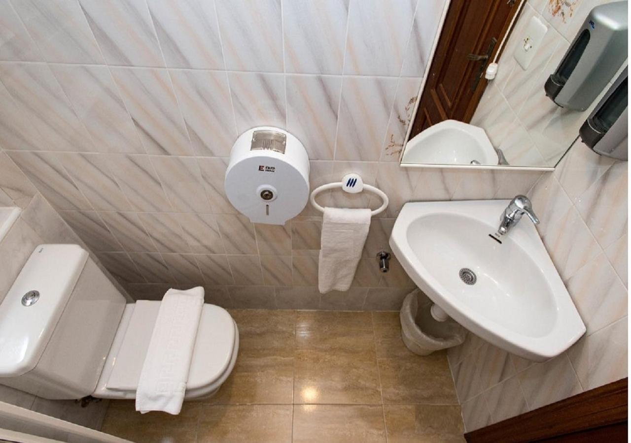 Double Room with Shared Bathroom photo 2