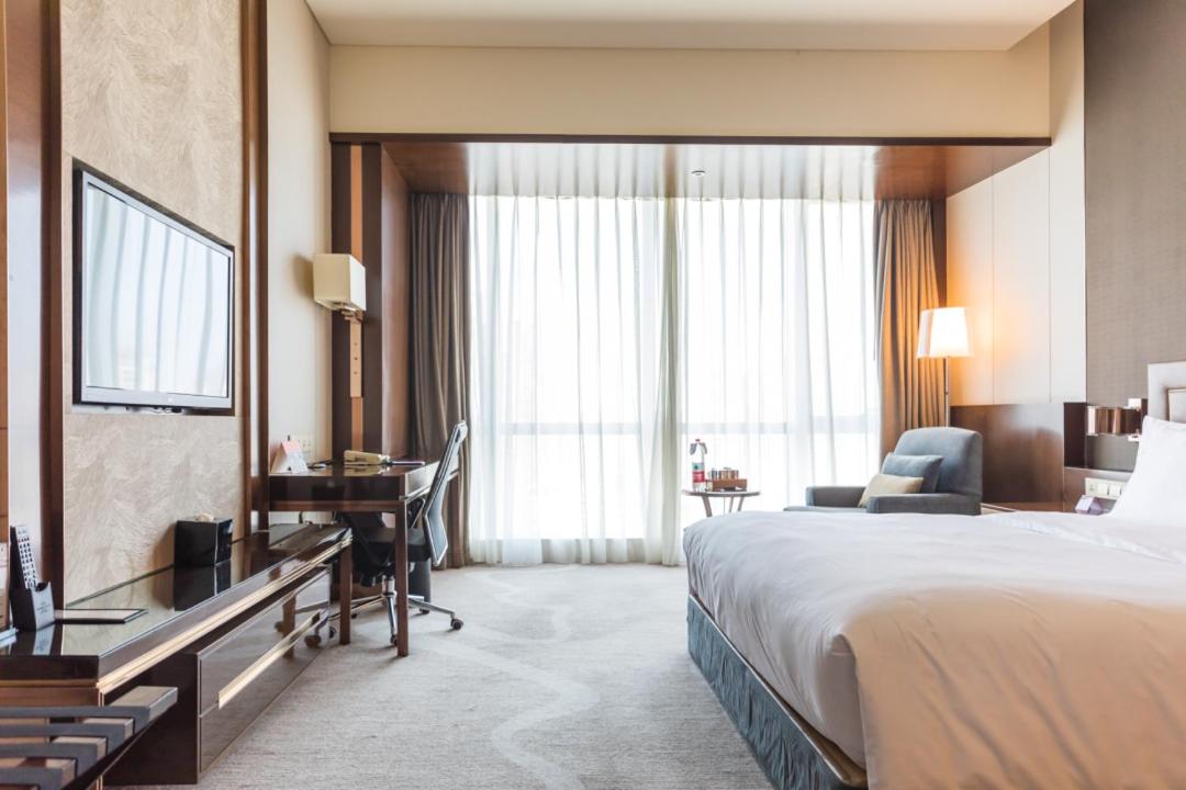 Standard King Room with City View photo 2