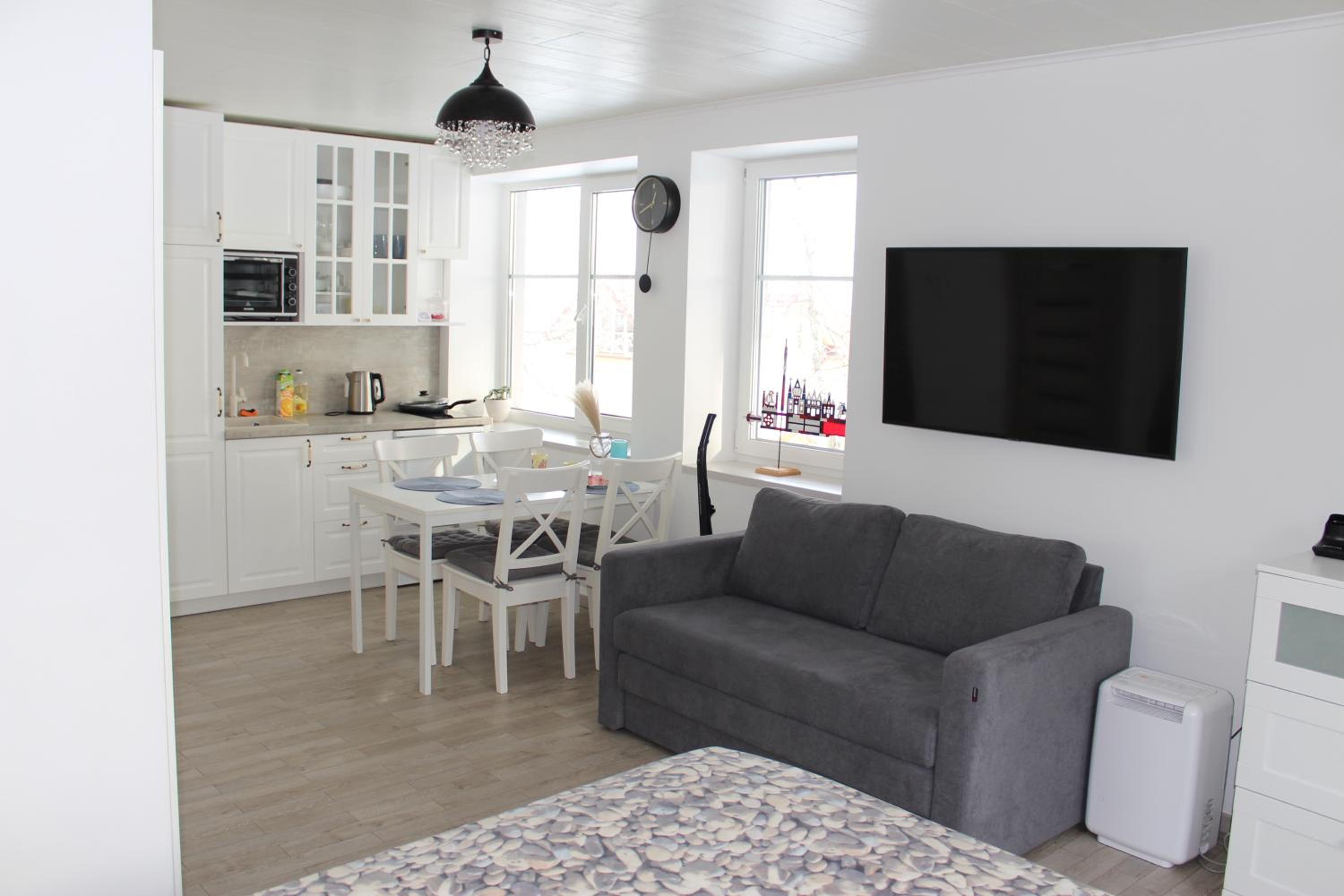 One-Bedroom Apartment photo 1