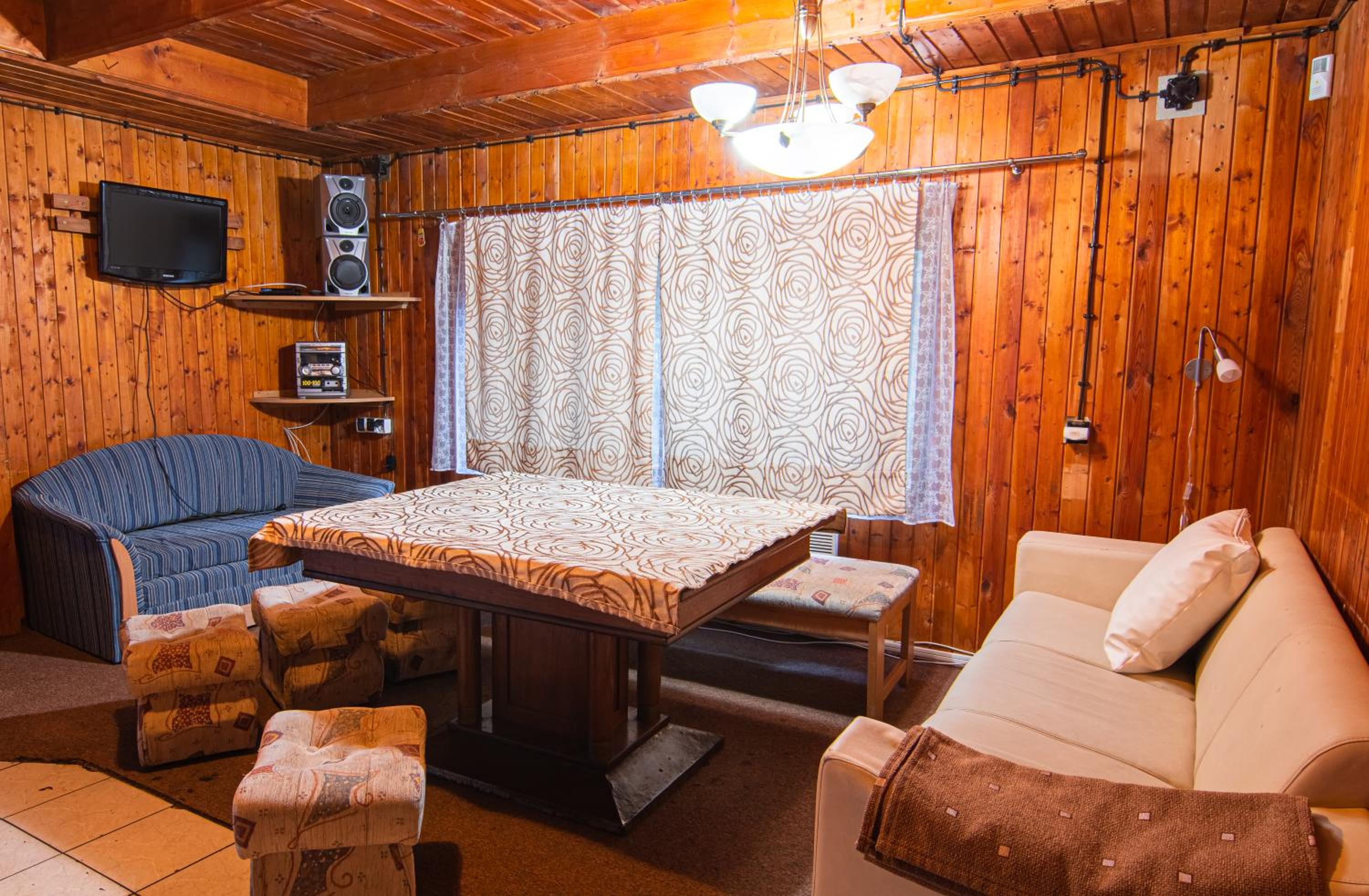 Three-Bedroom Apartment (10 Adults) - Photo 2