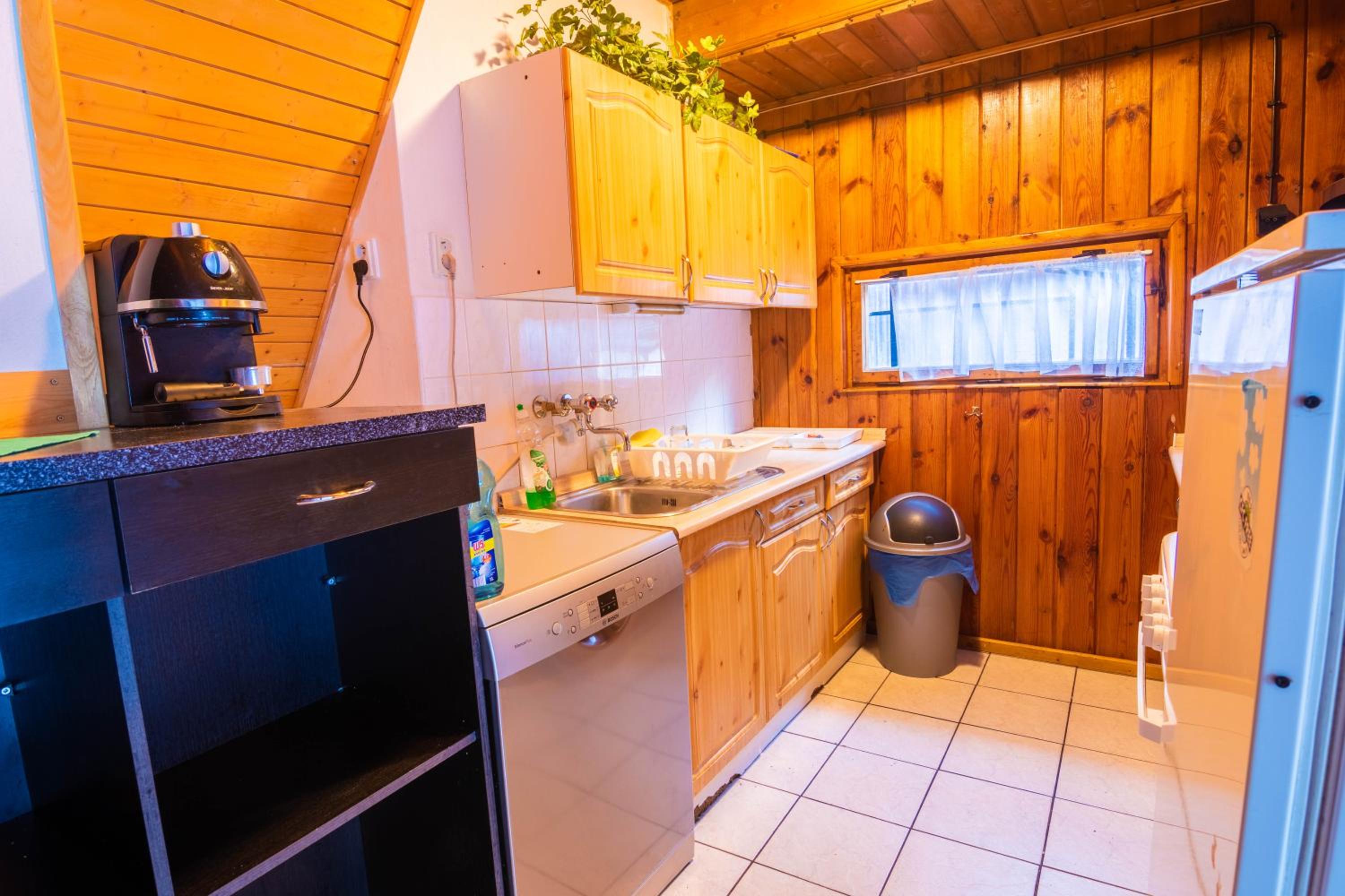 Three-Bedroom Apartment (10 Adults) - Photo 3