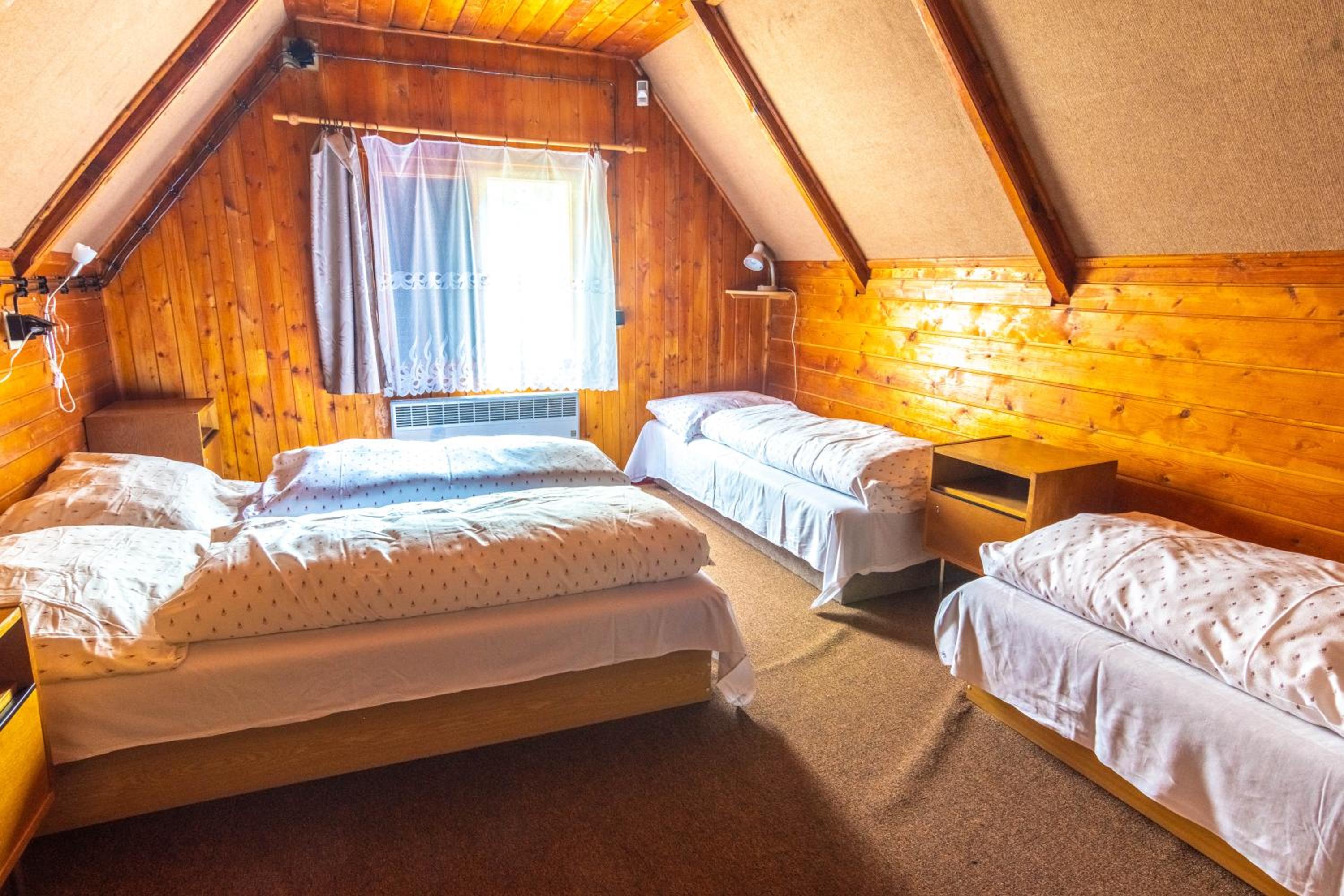 Three-Bedroom Apartment (10 Adults) - Photo 8