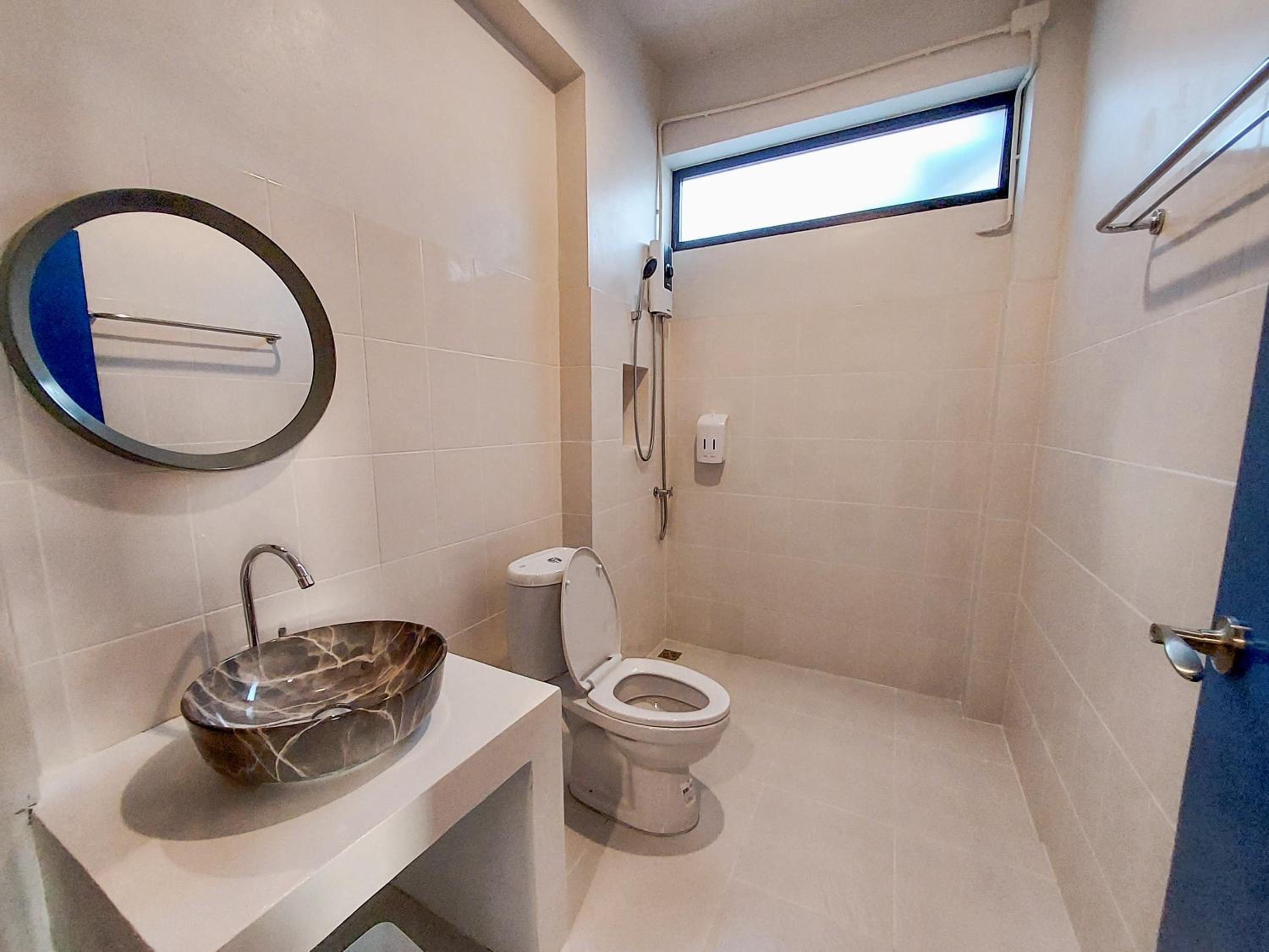 One-Bedroom House - Photo 3