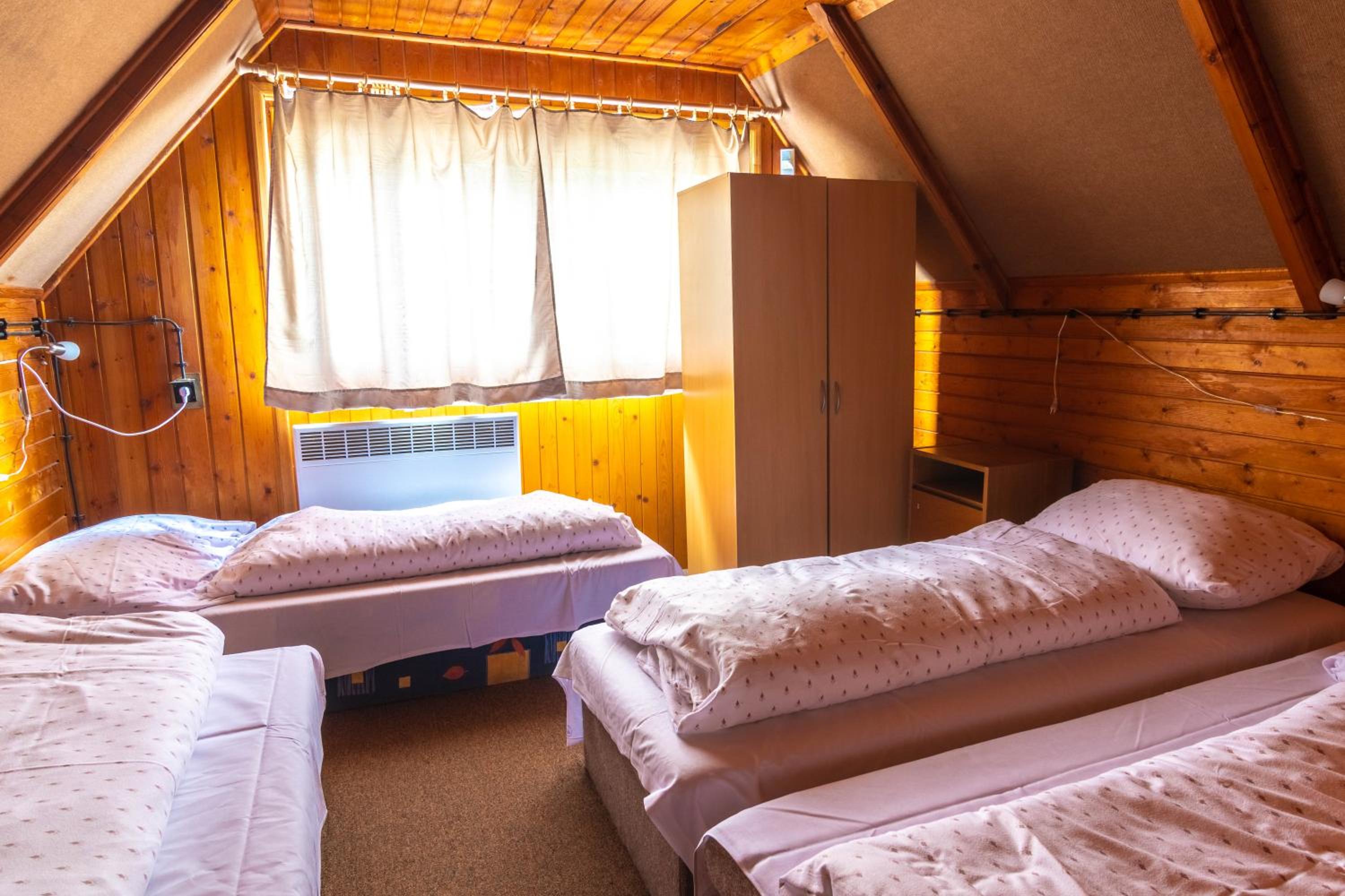 Three-Bedroom Apartment (10 Adults) - Photo 10