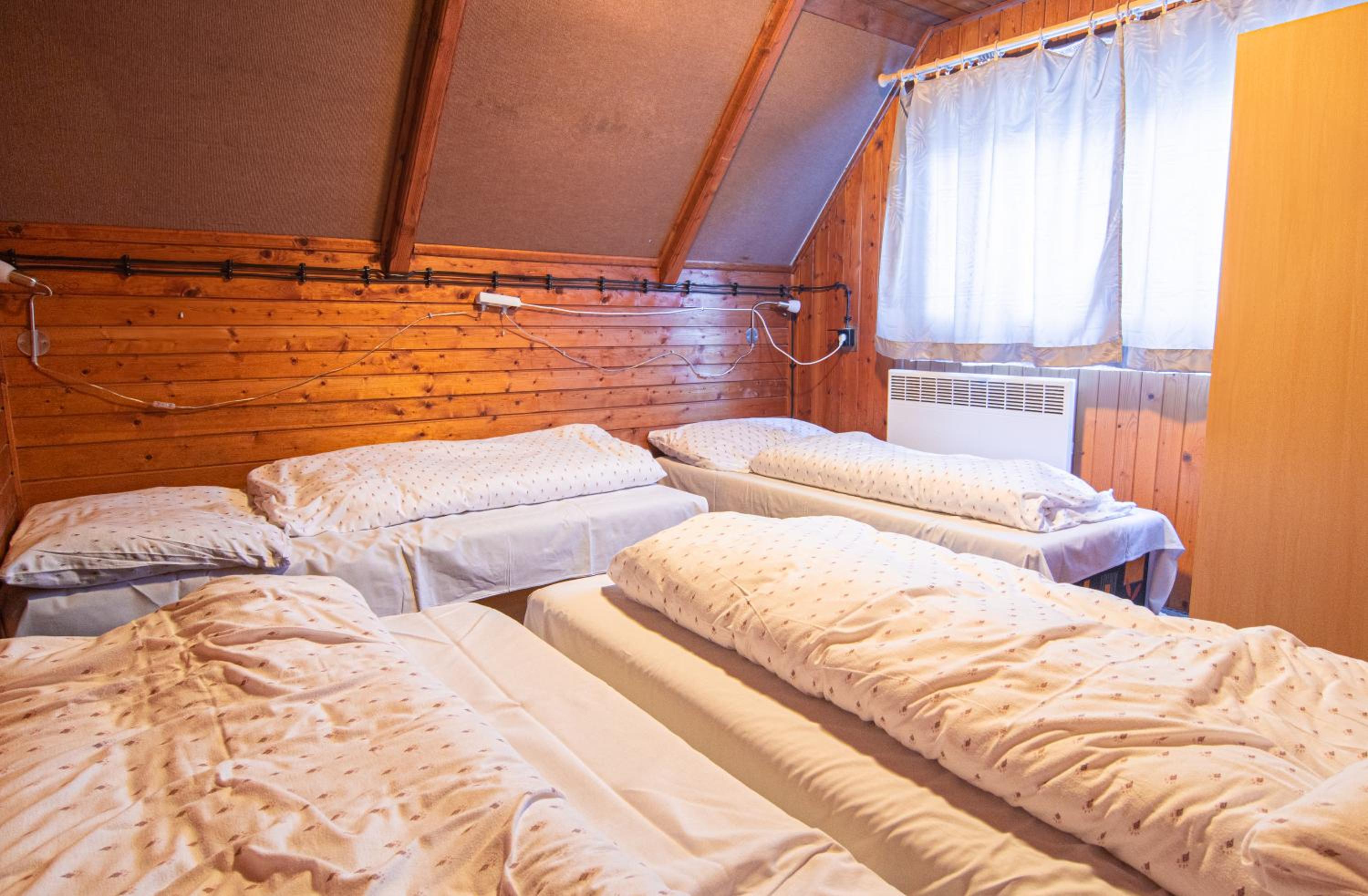 Three-Bedroom Apartment (10 Adults) - Photo 11