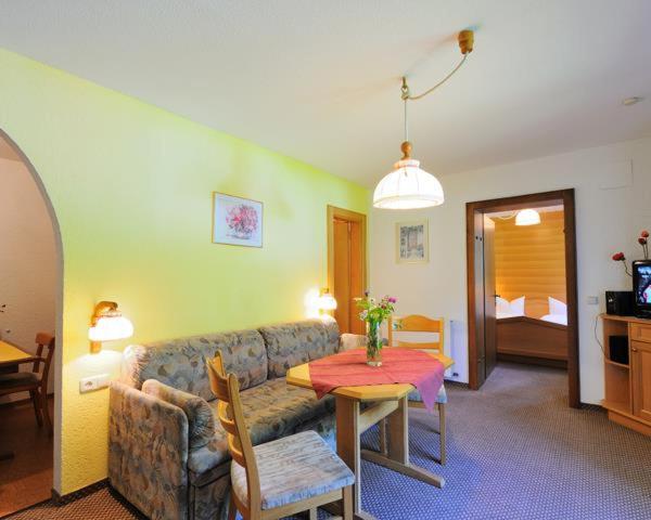Three-Bedroom Apartment with Shower