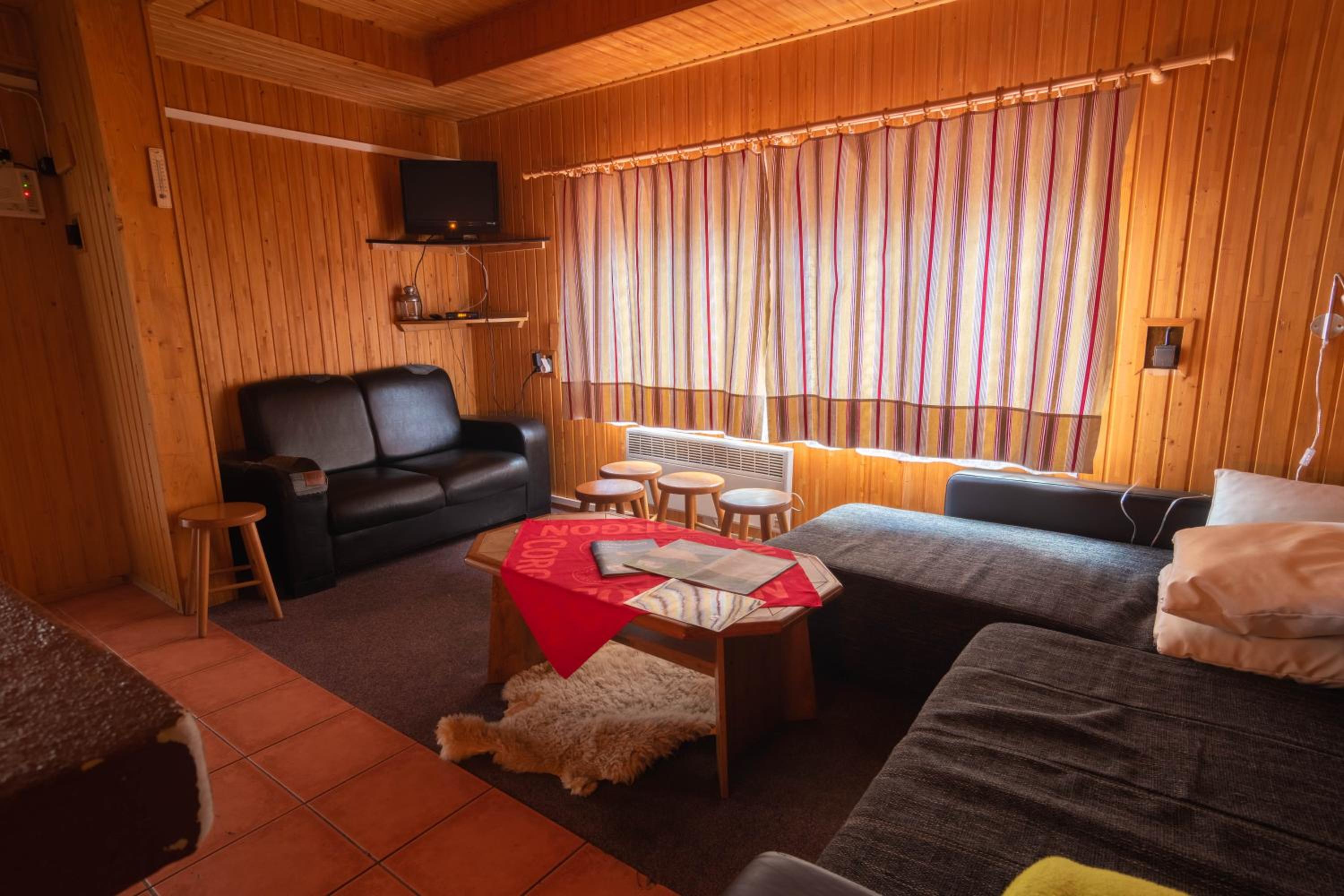 Three-Bedroom Apartment (8 Adults) - Photo 2