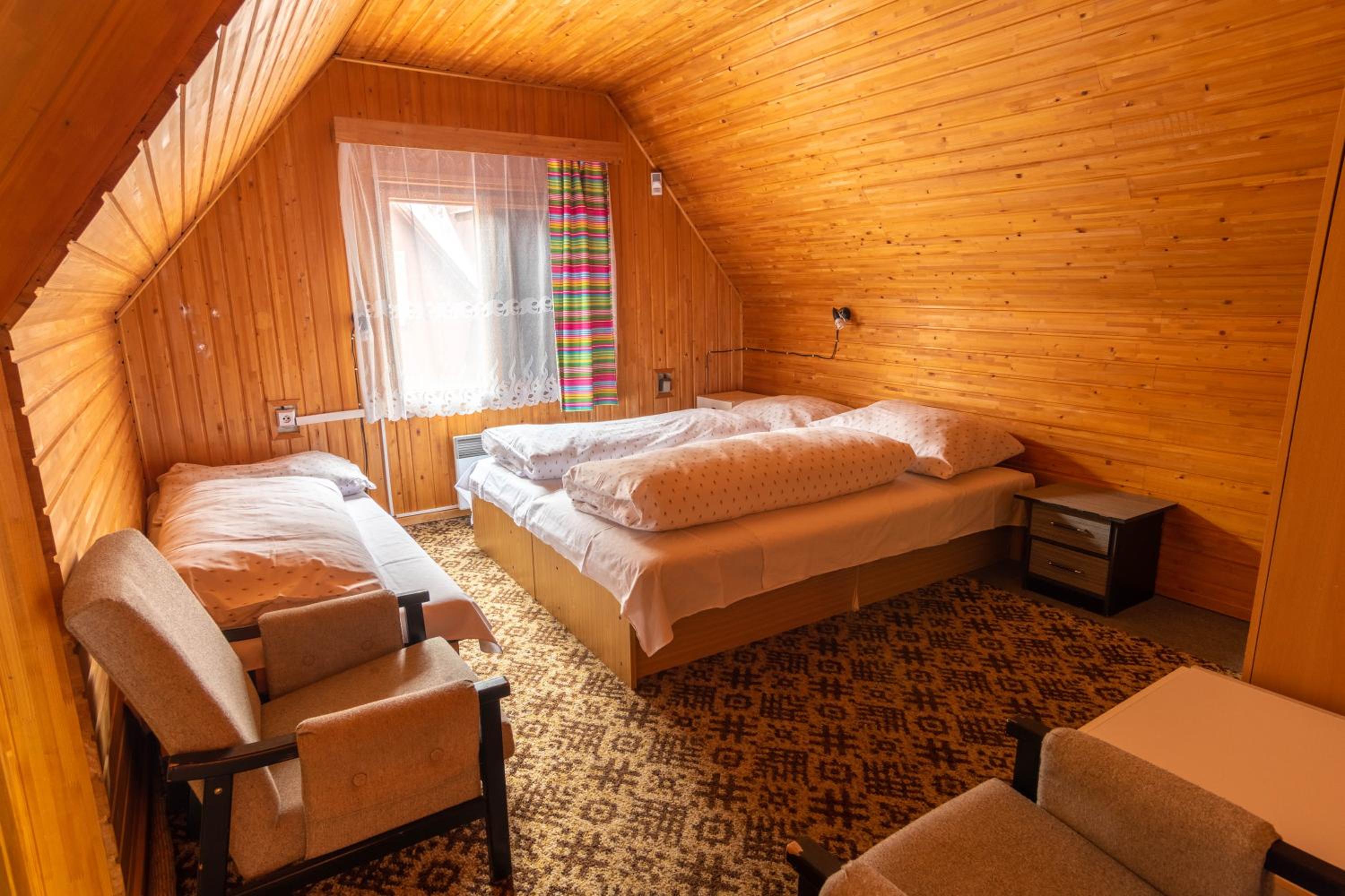 Three-Bedroom Apartment (8 Adults) - Photo 9