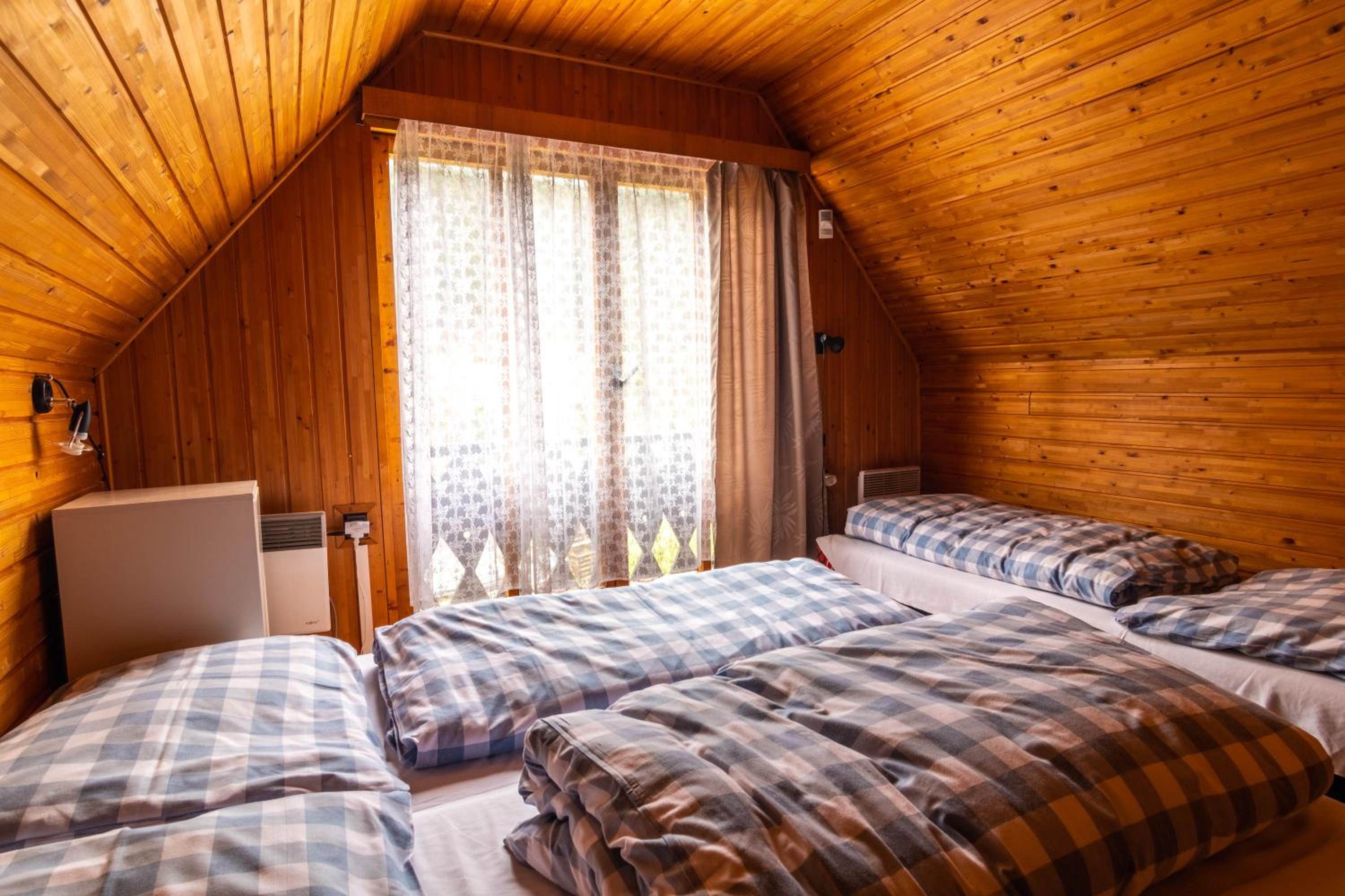 Three-Bedroom Apartment (8 Adults) - Photo 8
