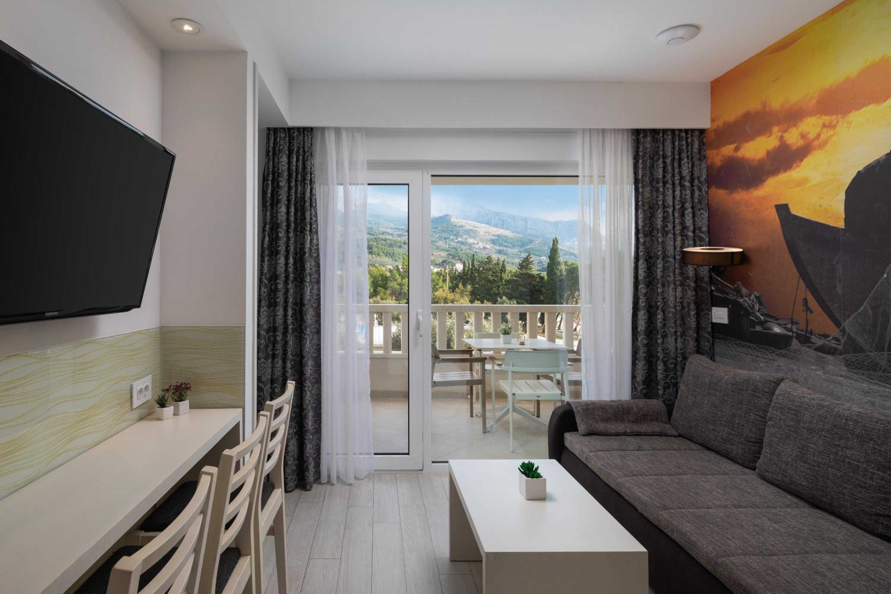 Studio Apartment with Partial Sea View
