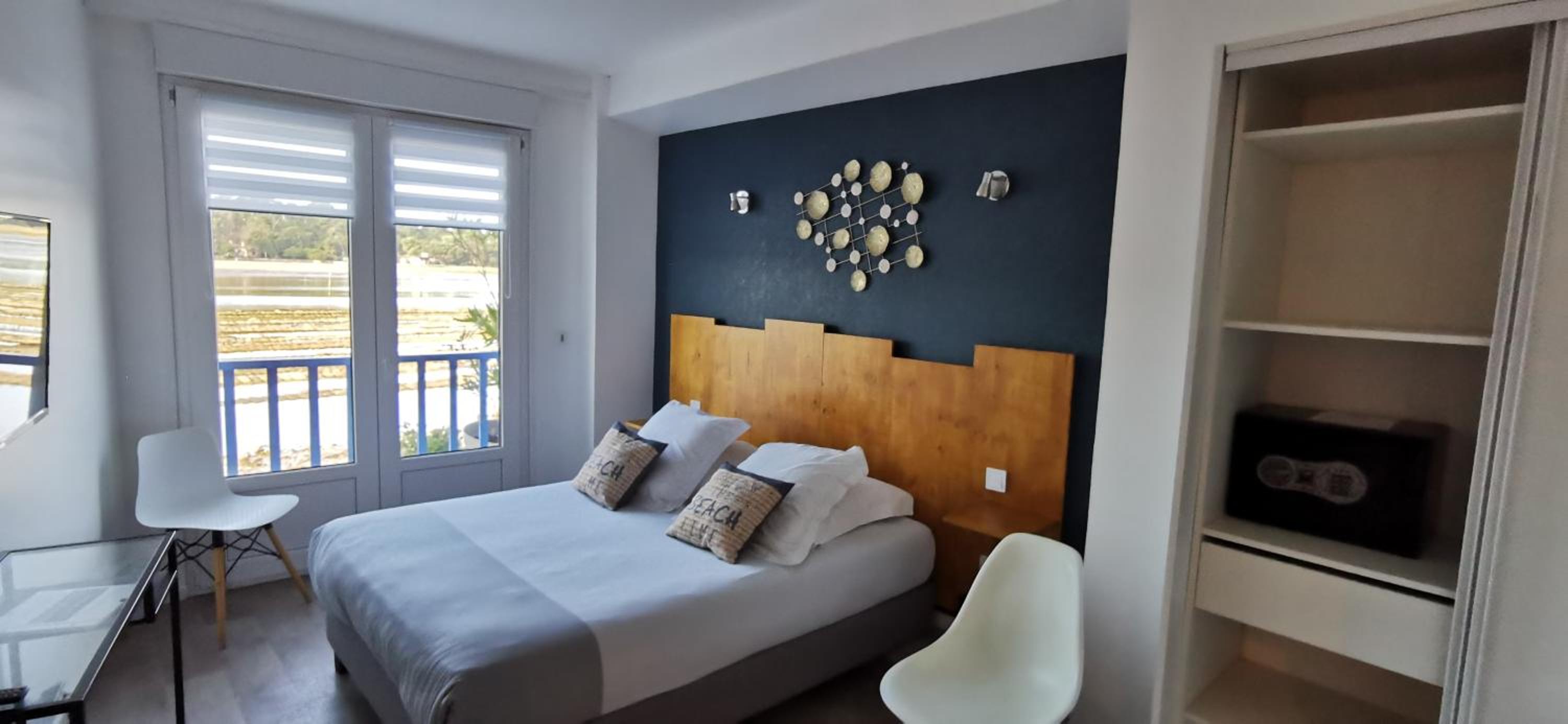 Premium Double Room With Lake View - Photo 10
