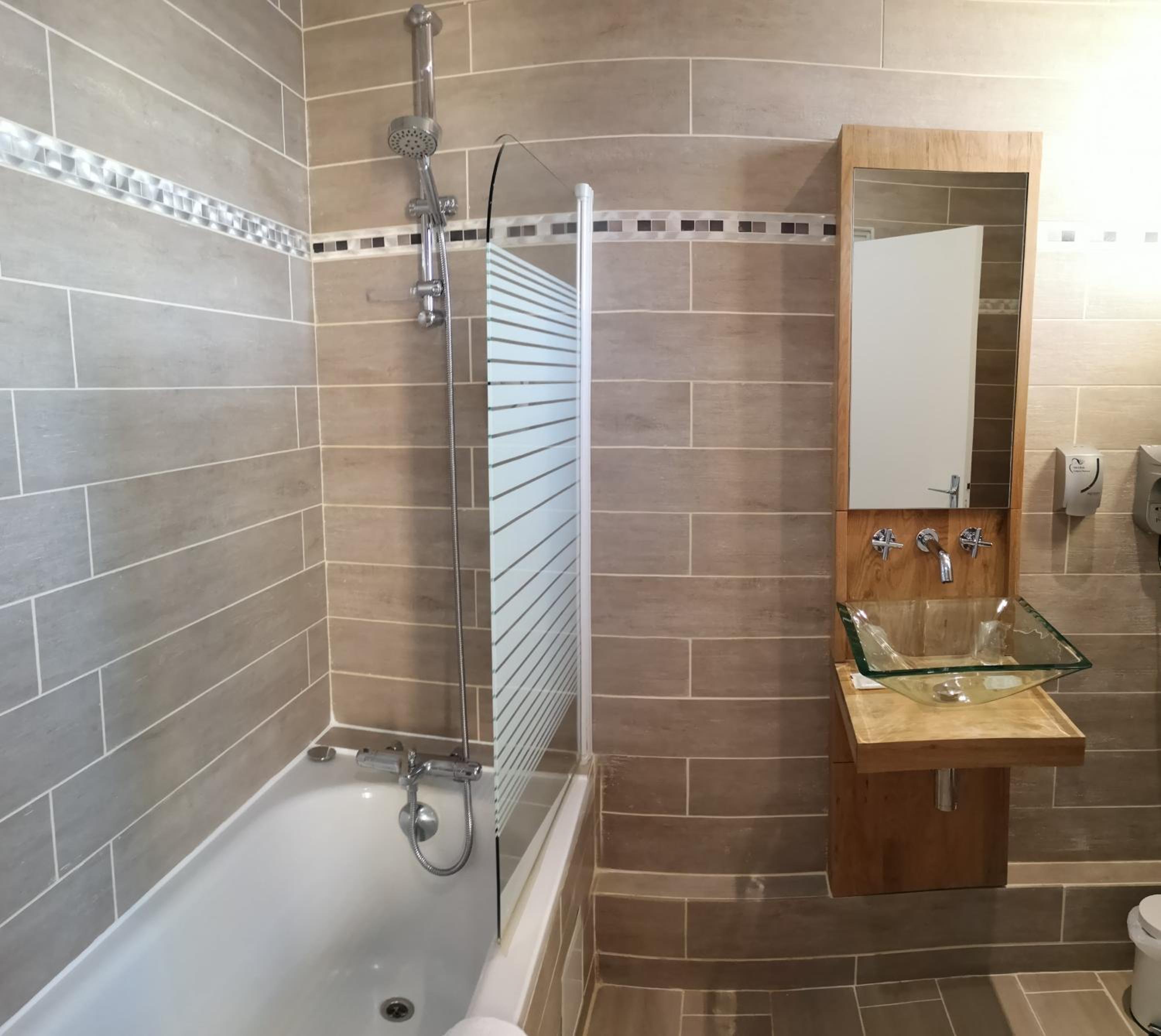 Superior Double Room with Lake View - Photo 9